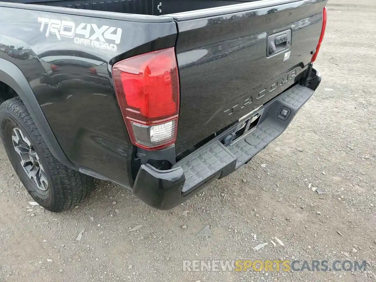 9 Photograph of a damaged car 5TFCZ5AN7KX205528 TOYOTA TACOMA 2019