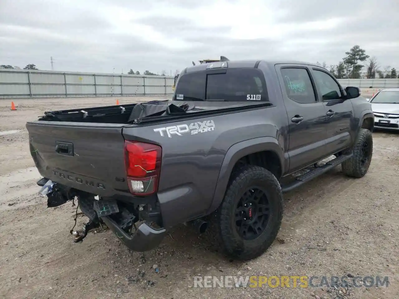 4 Фотография поврежденного автомобиля 5TFCZ5AN7KX206565 TOYOTA TACOMA 2019