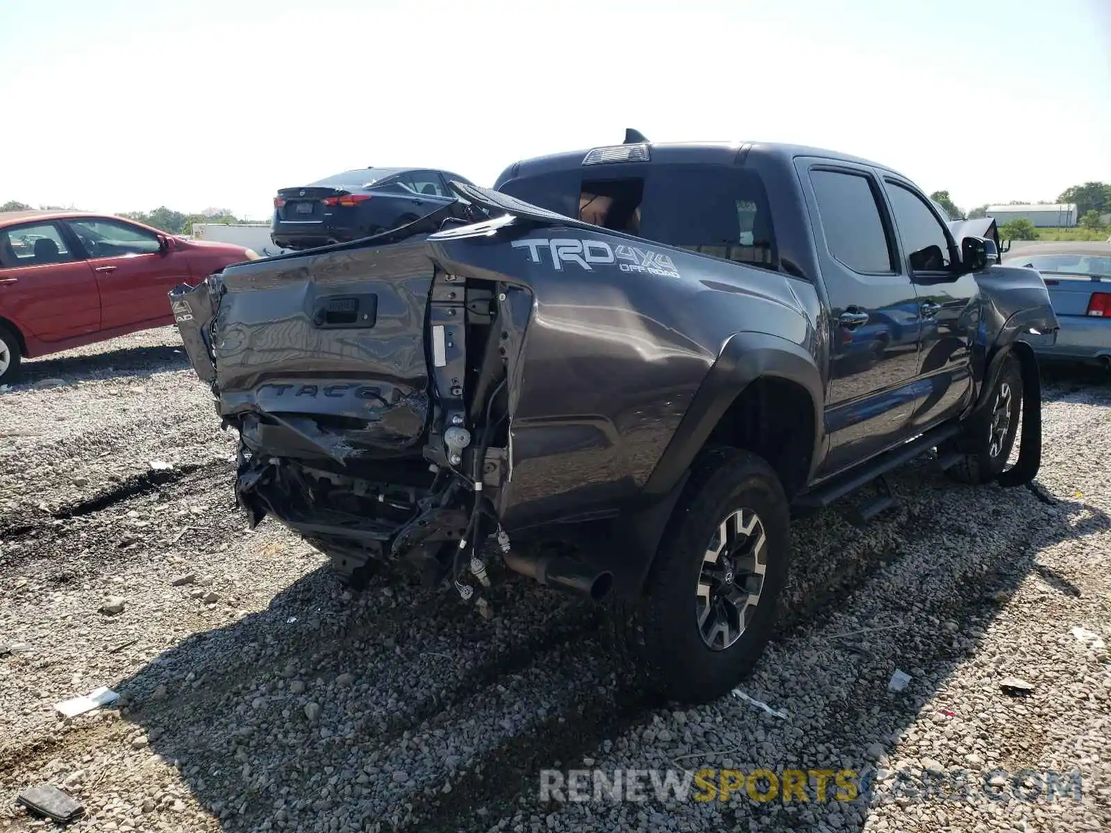 4 Фотография поврежденного автомобиля 5TFCZ5AN7KX207764 TOYOTA TACOMA 2019