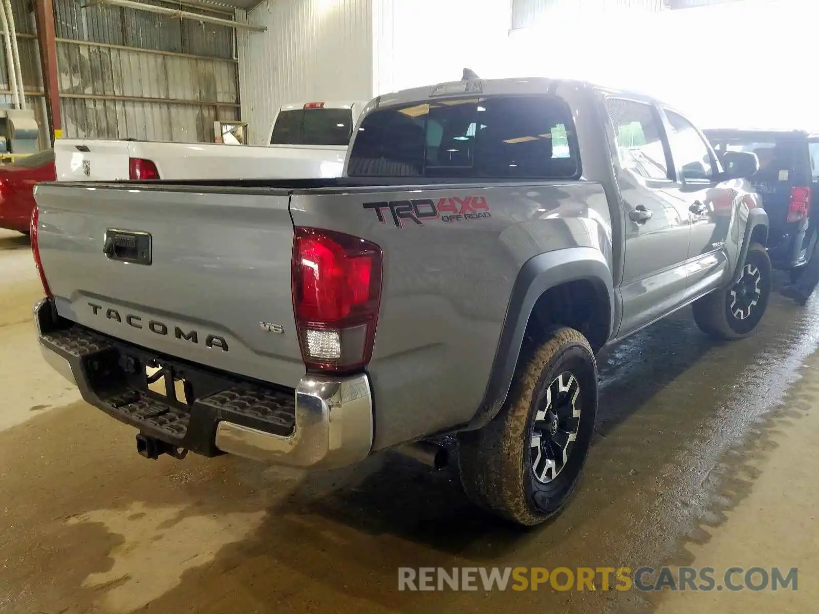 4 Фотография поврежденного автомобиля 5TFCZ5AN8KX165556 TOYOTA TACOMA 2019