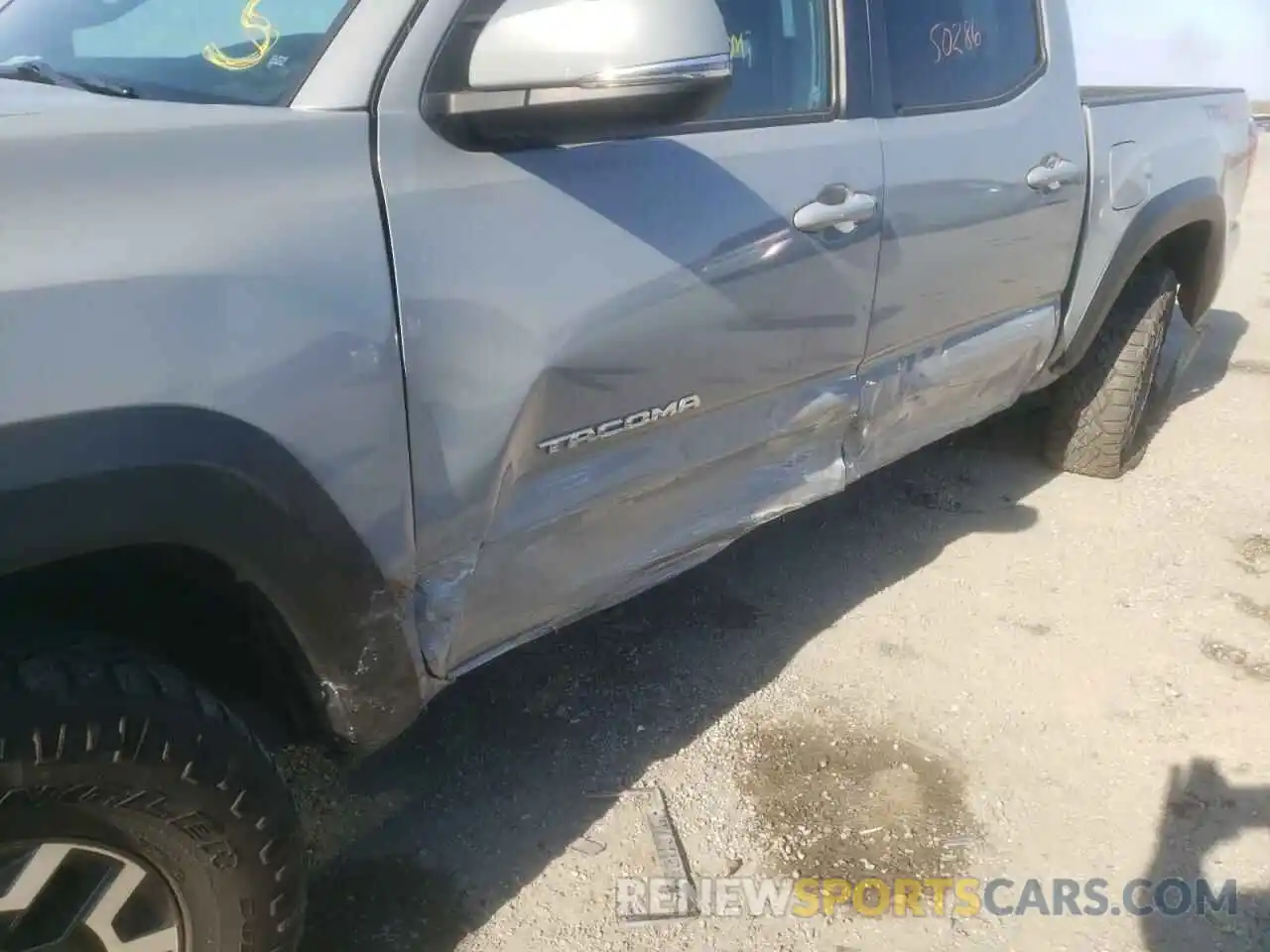 9 Photograph of a damaged car 5TFCZ5AN8KX179912 TOYOTA TACOMA 2019