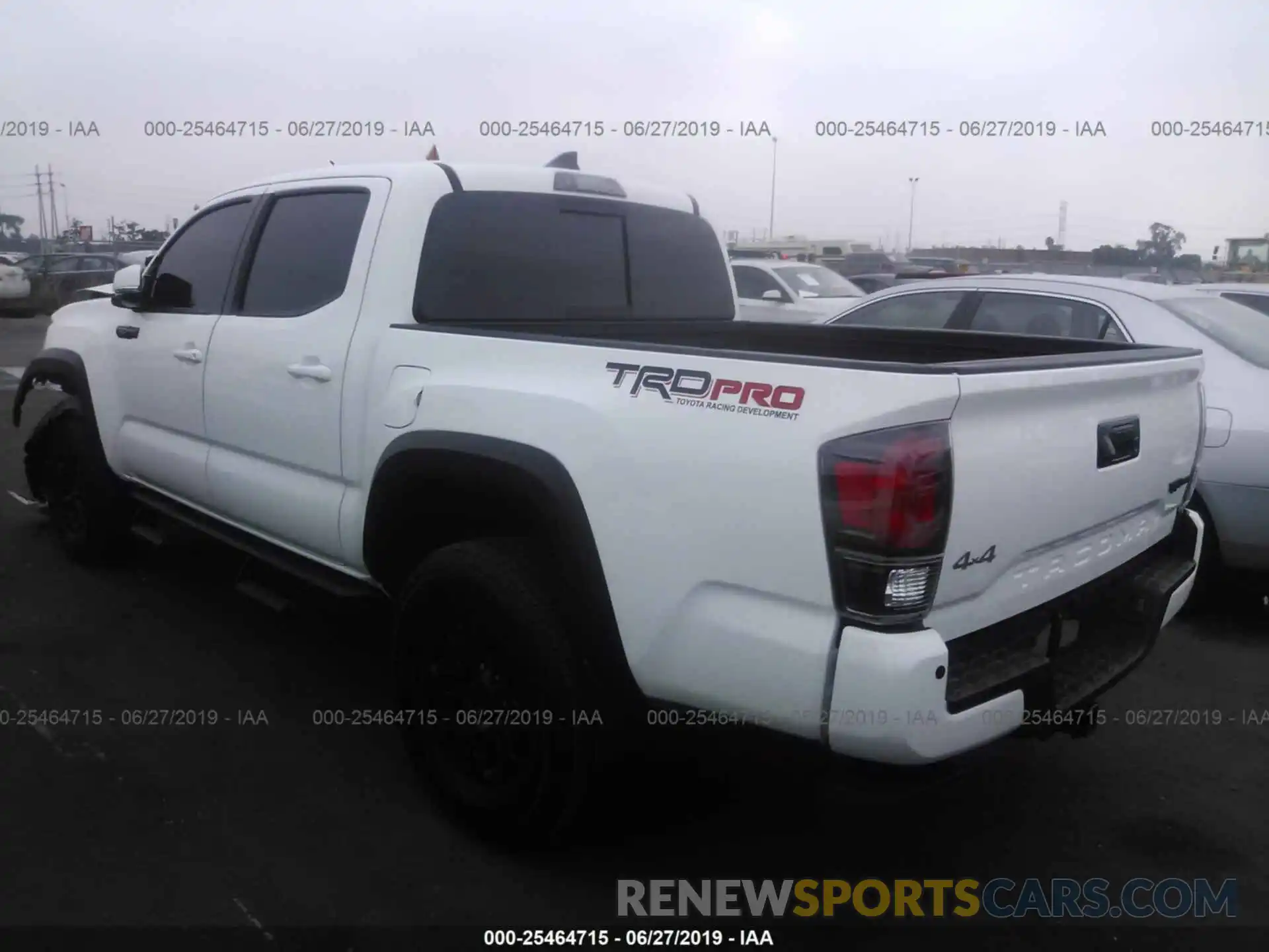 3 Фотография поврежденного автомобиля 5TFCZ5AN8KX180199 TOYOTA TACOMA 2019