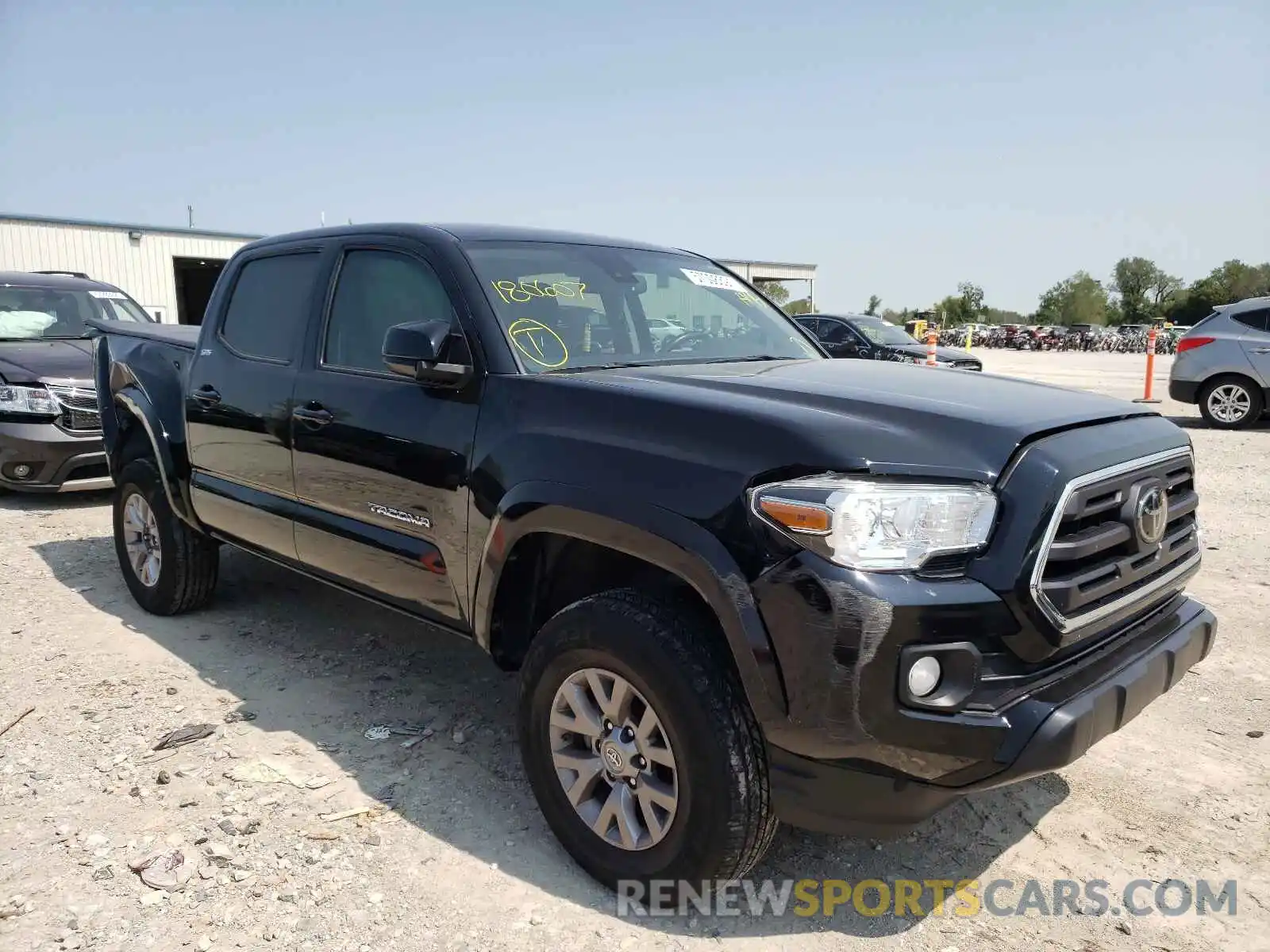 1 Фотография поврежденного автомобиля 5TFCZ5AN8KX180607 TOYOTA TACOMA 2019