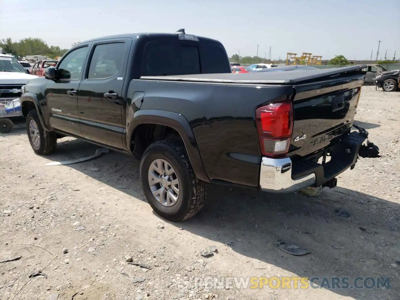 3 Фотография поврежденного автомобиля 5TFCZ5AN8KX180607 TOYOTA TACOMA 2019