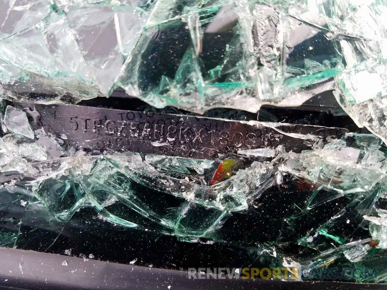 10 Photograph of a damaged car 5TFCZ5AN8KX180817 TOYOTA TACOMA 2019