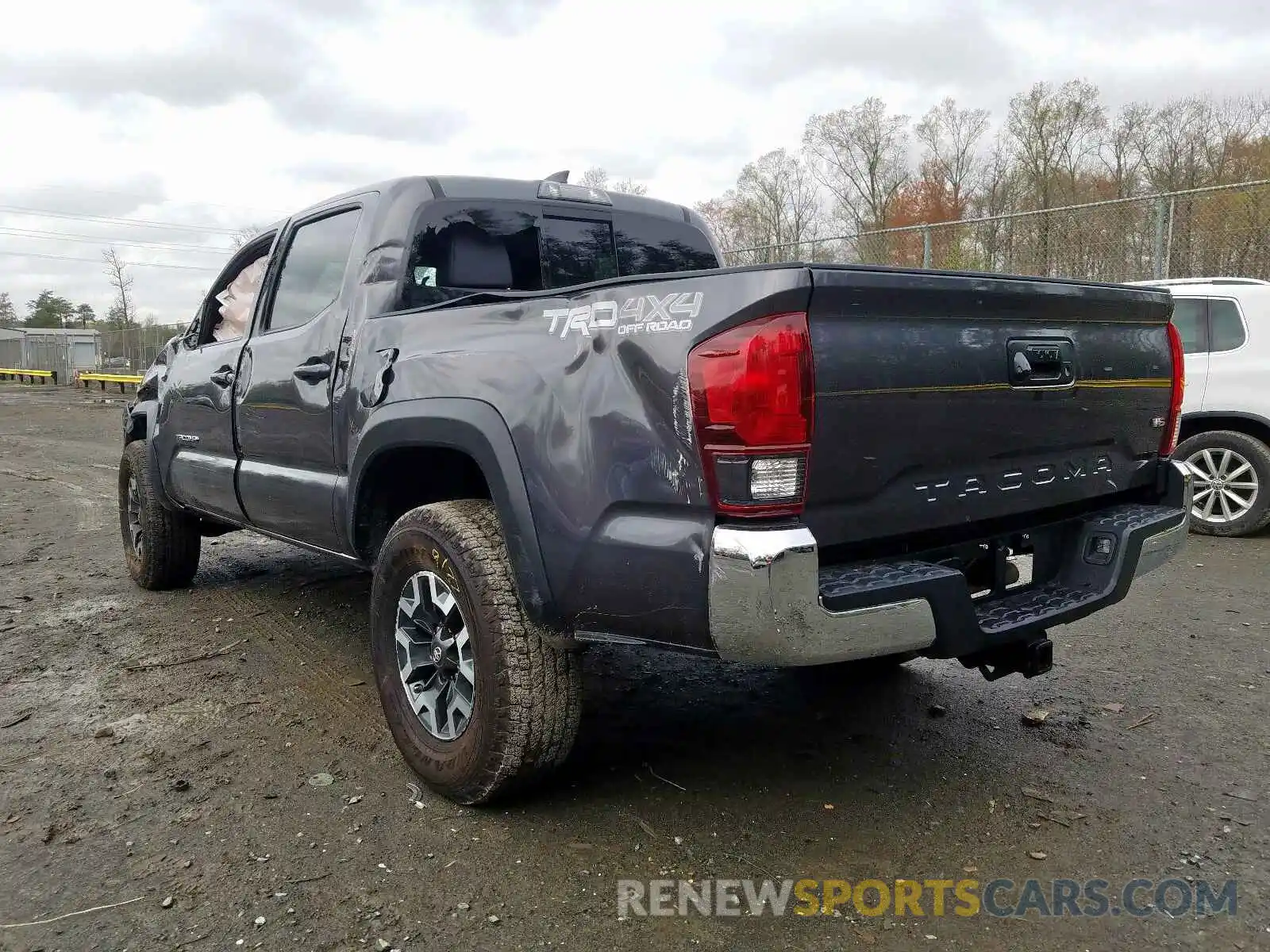 3 Фотография поврежденного автомобиля 5TFCZ5AN8KX180817 TOYOTA TACOMA 2019