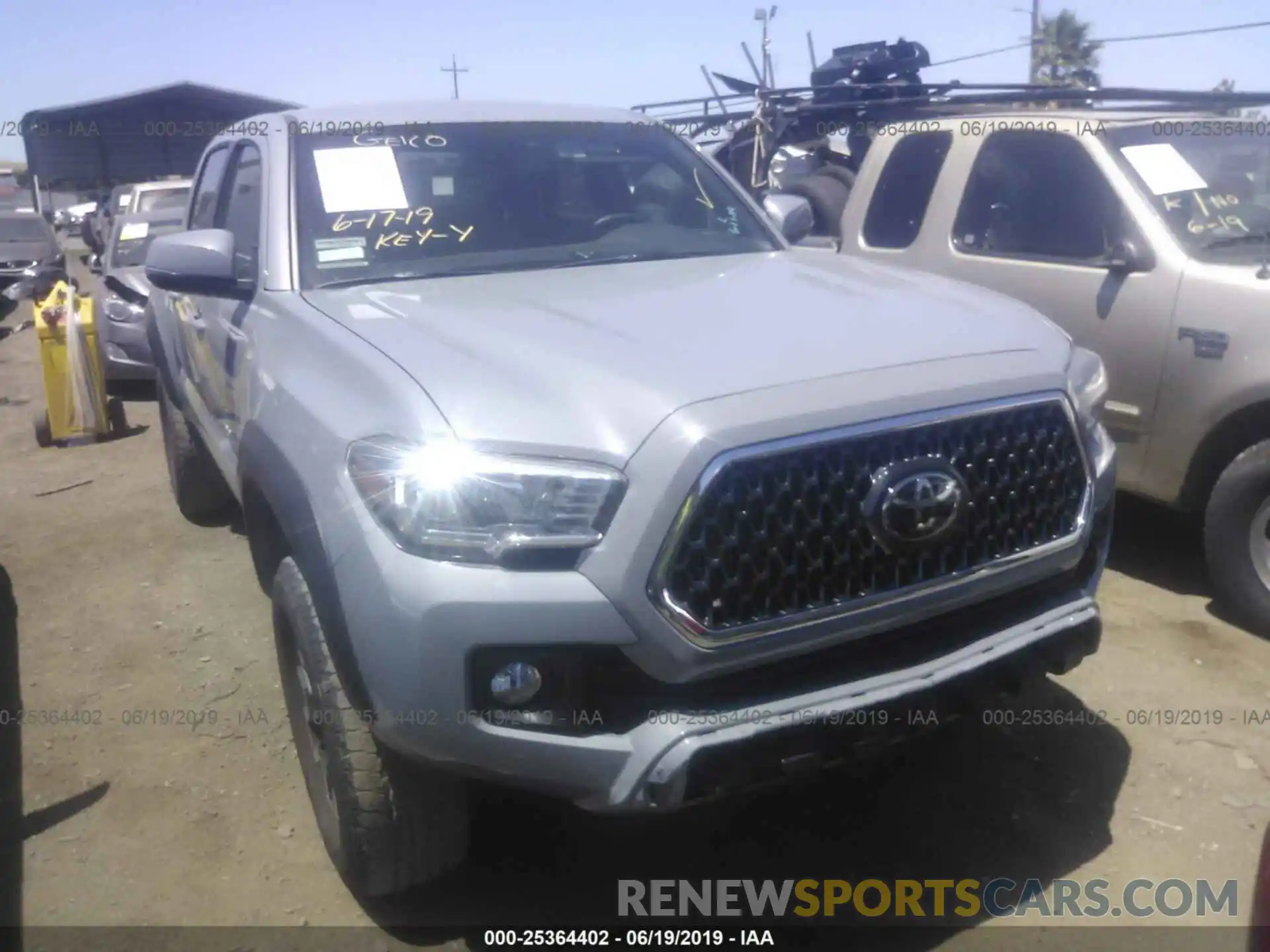 1 Photograph of a damaged car 5TFCZ5AN8KX183121 TOYOTA TACOMA 2019