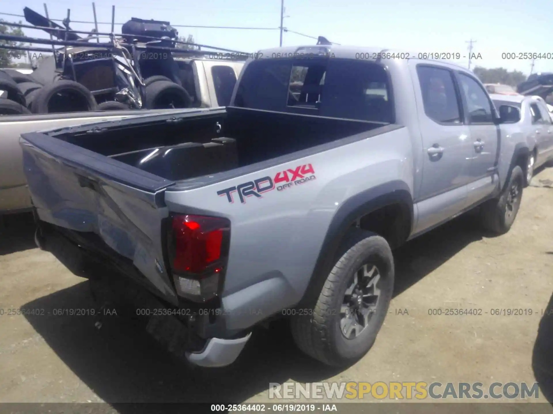 4 Фотография поврежденного автомобиля 5TFCZ5AN8KX183121 TOYOTA TACOMA 2019