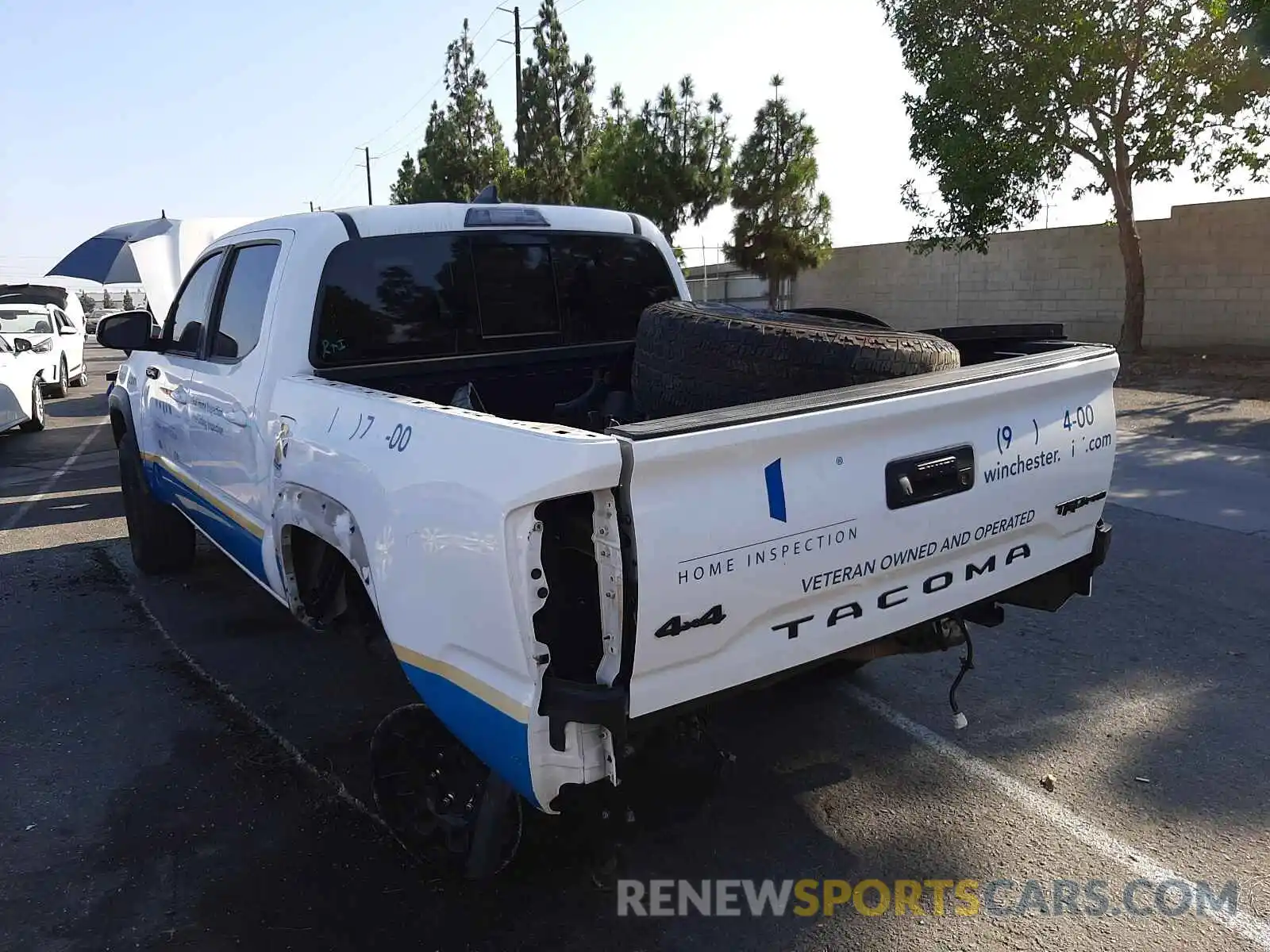 3 Photograph of a damaged car 5TFCZ5AN8KX183958 TOYOTA TACOMA 2019