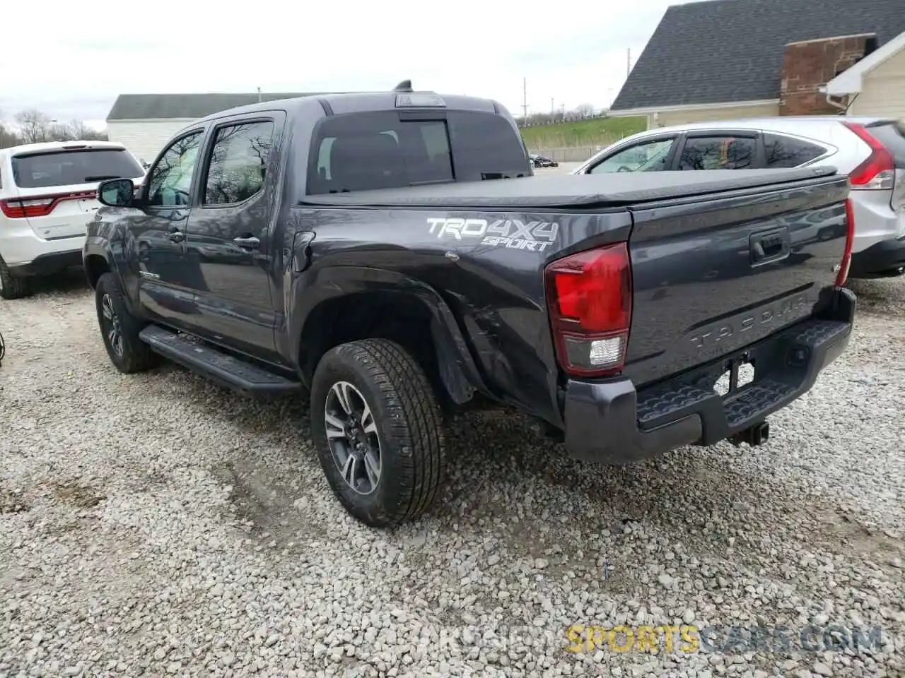 3 Фотография поврежденного автомобиля 5TFCZ5AN8KX185404 TOYOTA TACOMA 2019