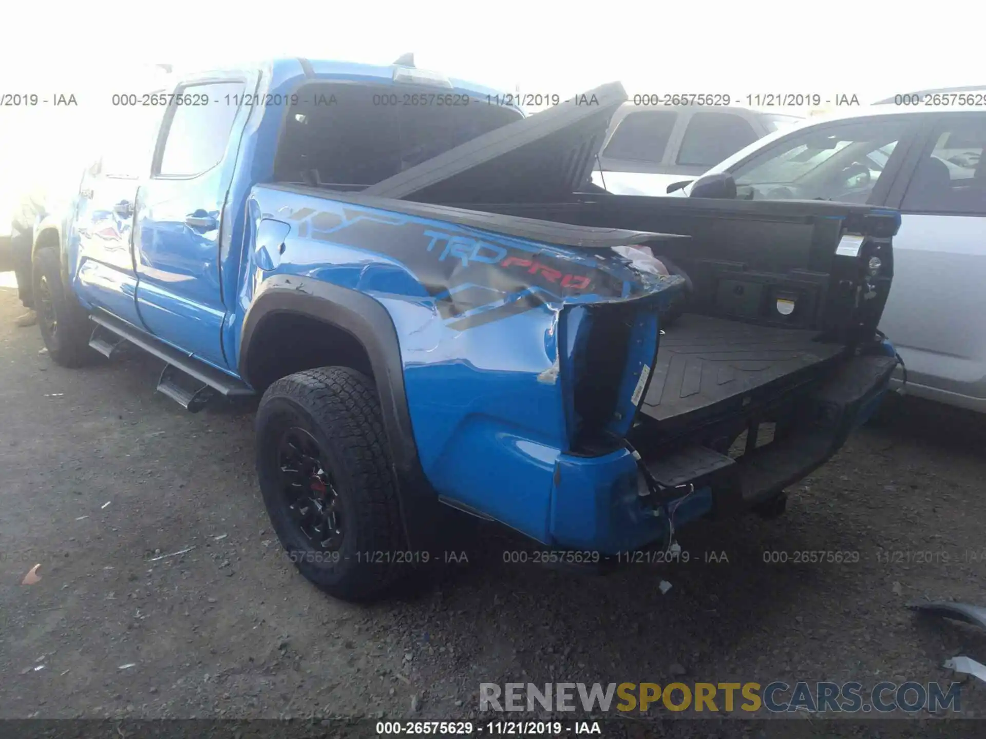 3 Фотография поврежденного автомобиля 5TFCZ5AN8KX186374 TOYOTA TACOMA 2019