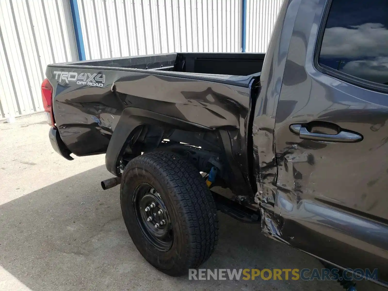 9 Photograph of a damaged car 5TFCZ5AN8KX188366 TOYOTA TACOMA 2019