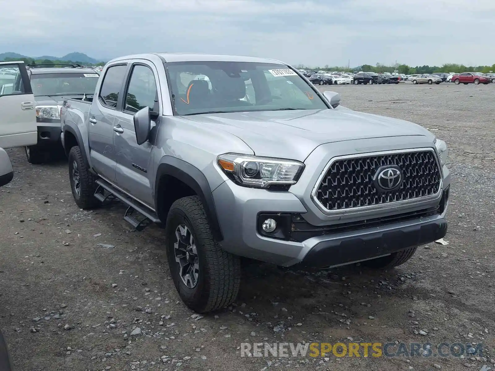 1 Photograph of a damaged car 5TFCZ5AN8KX192255 TOYOTA TACOMA 2019