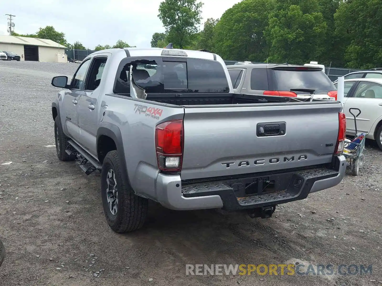 3 Photograph of a damaged car 5TFCZ5AN8KX192255 TOYOTA TACOMA 2019