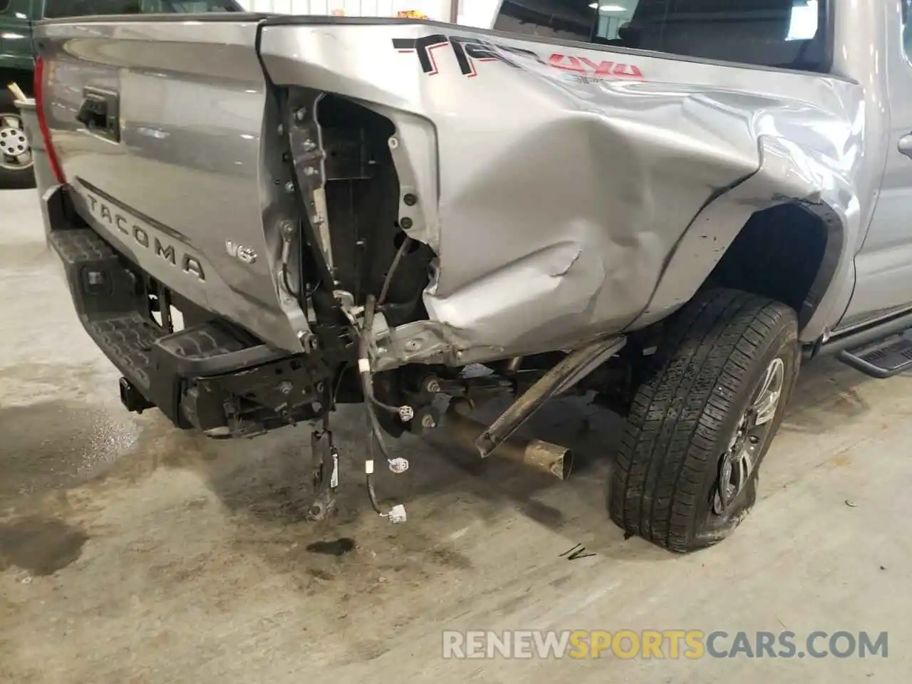 9 Photograph of a damaged car 5TFCZ5AN8KX192353 TOYOTA TACOMA 2019