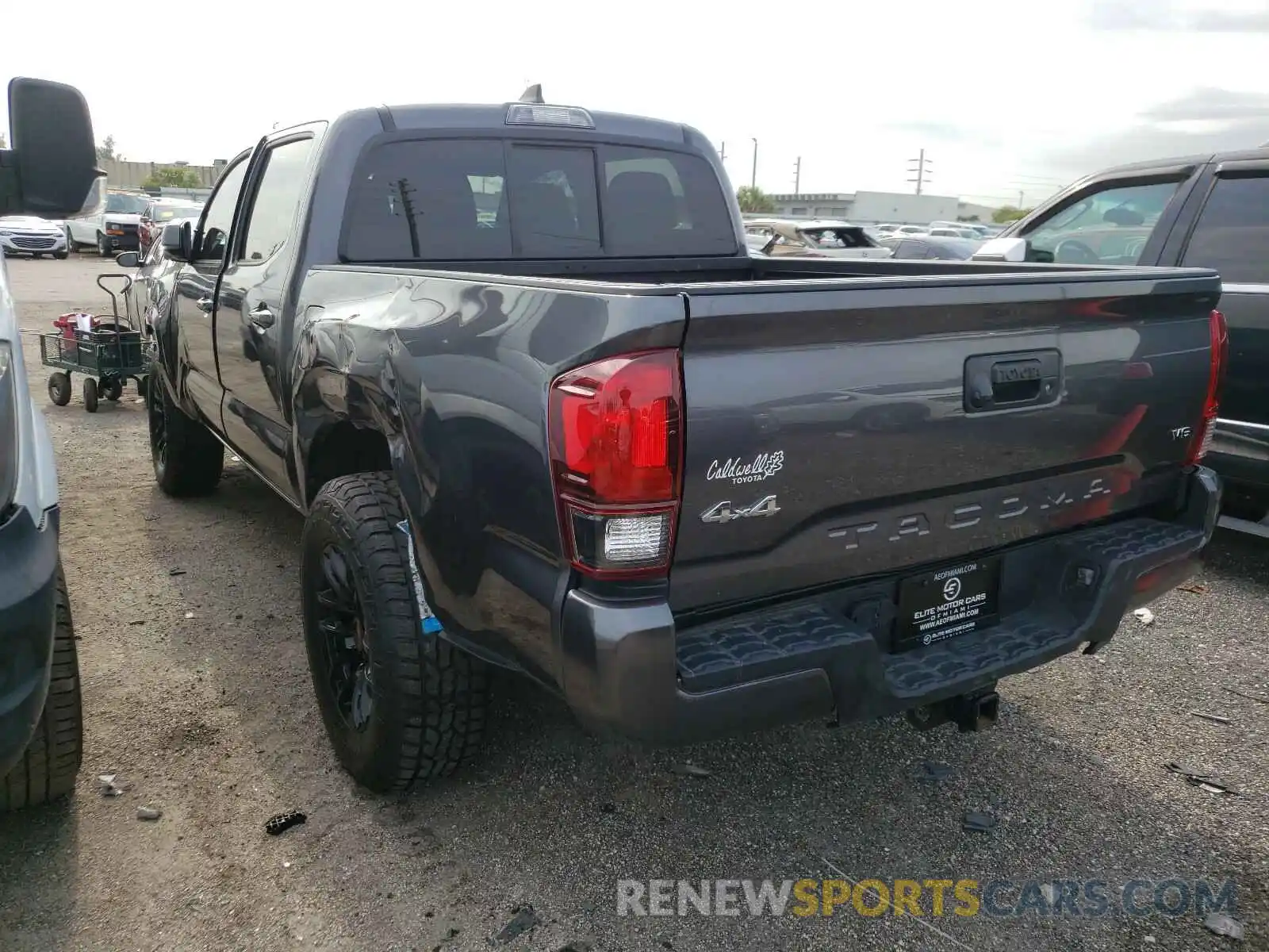 3 Photograph of a damaged car 5TFCZ5AN8KX199299 TOYOTA TACOMA 2019