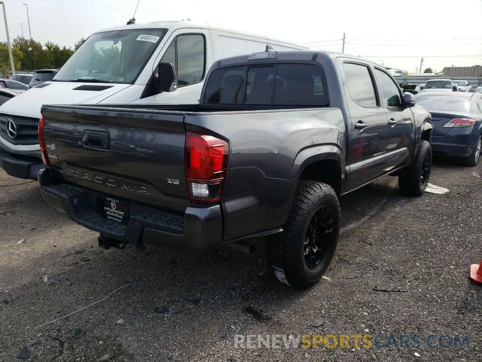 4 Photograph of a damaged car 5TFCZ5AN8KX199299 TOYOTA TACOMA 2019