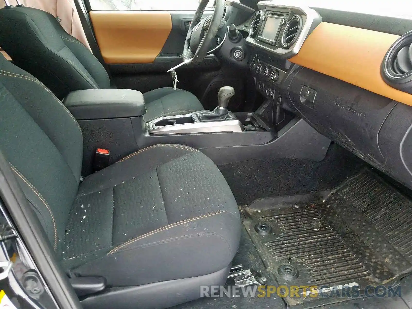 5 Photograph of a damaged car 5TFCZ5AN8KX200497 TOYOTA TACOMA 2019