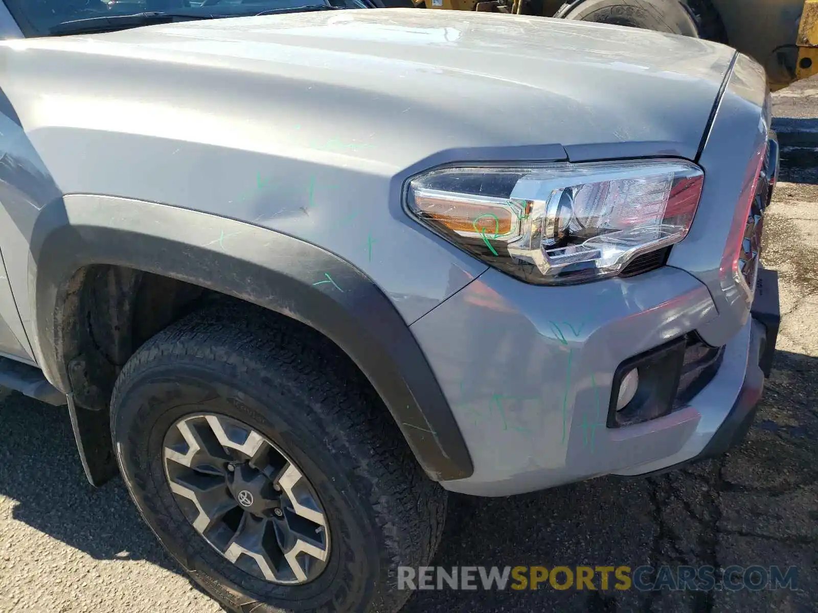 9 Photograph of a damaged car 5TFCZ5AN8KX201567 TOYOTA TACOMA 2019