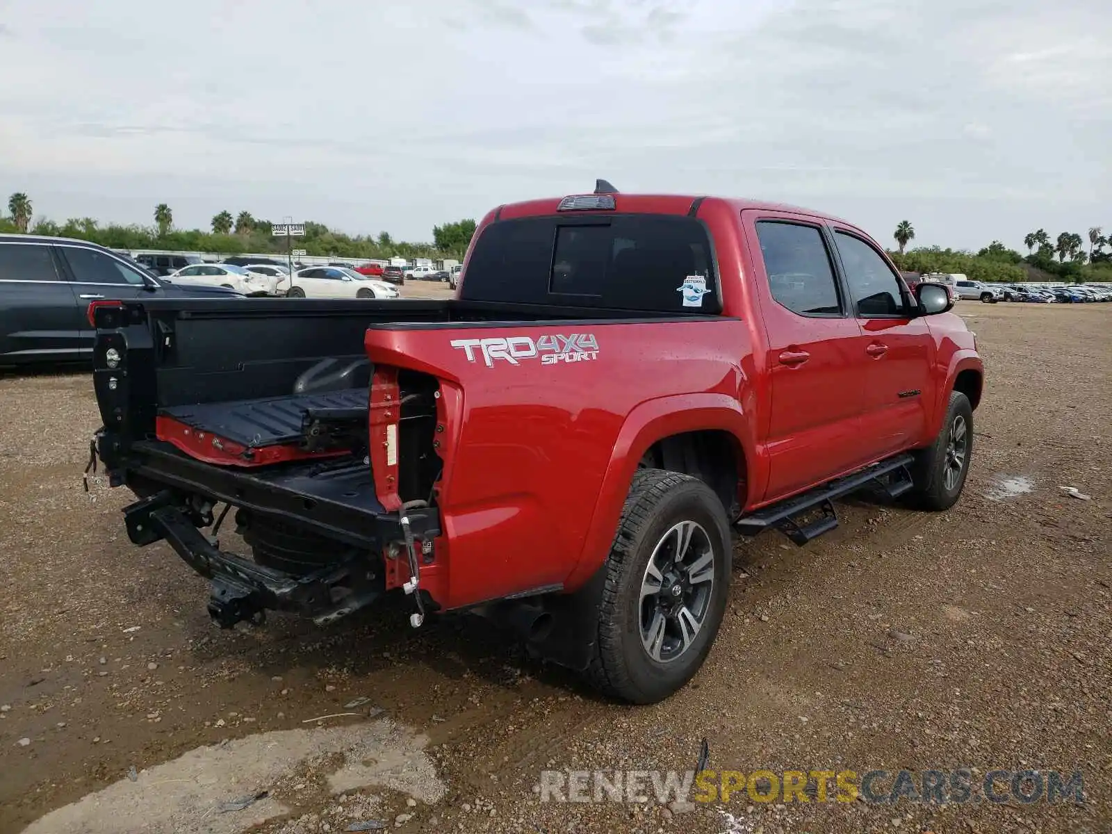 4 Фотография поврежденного автомобиля 5TFCZ5AN8KX206574 TOYOTA TACOMA 2019