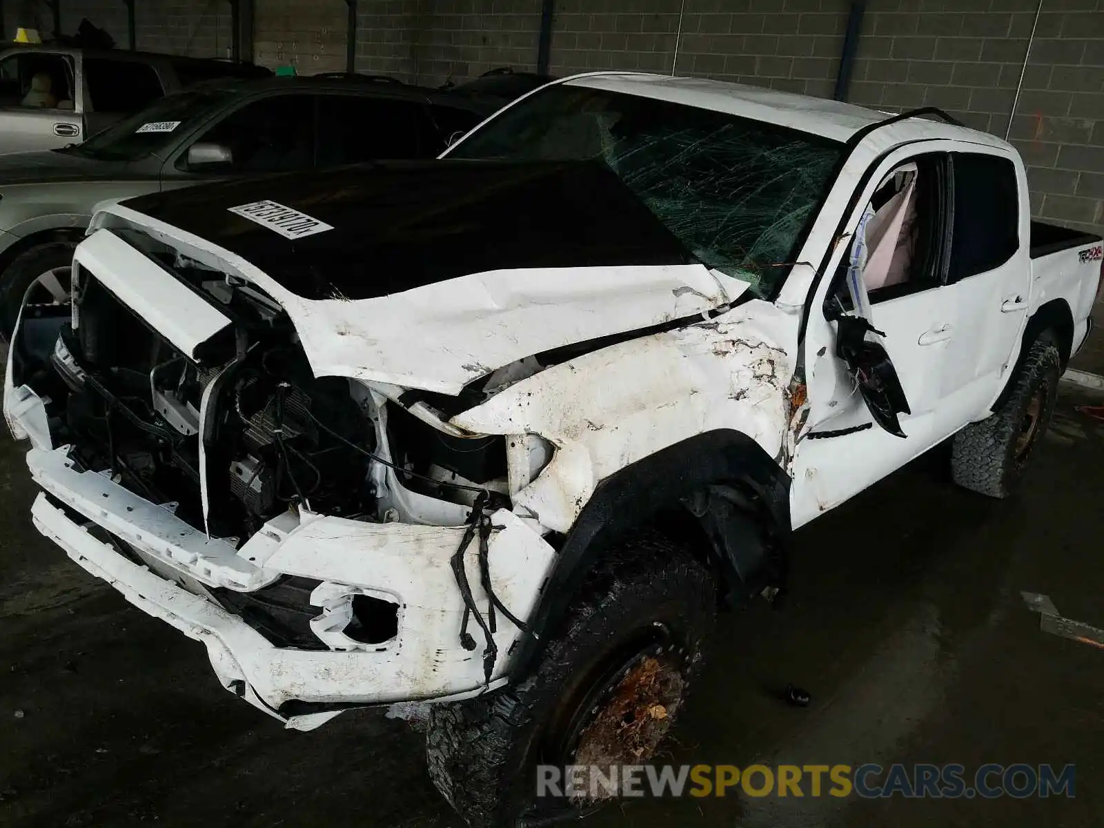 10 Photograph of a damaged car 5TFCZ5AN8KX207000 TOYOTA TACOMA 2019