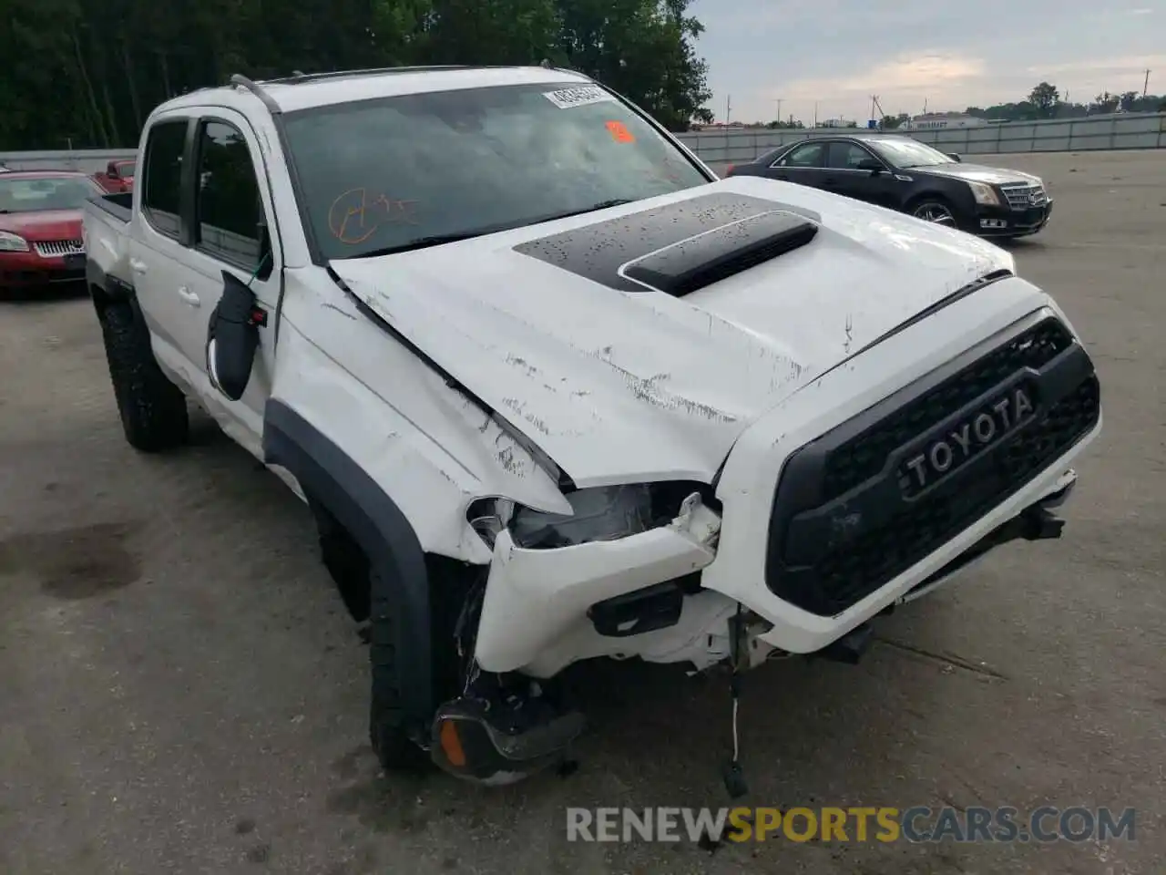 1 Photograph of a damaged car 5TFCZ5AN8KX210012 TOYOTA TACOMA 2019