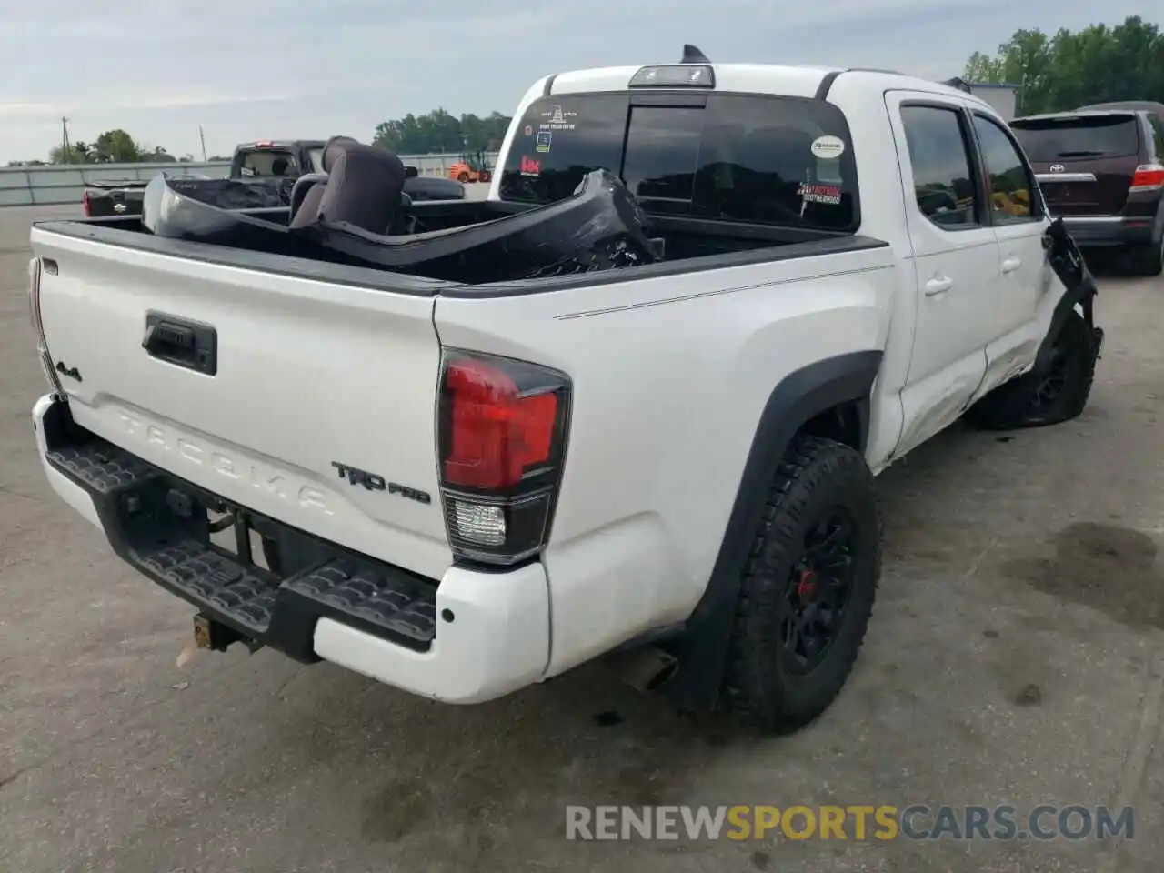 4 Photograph of a damaged car 5TFCZ5AN8KX210012 TOYOTA TACOMA 2019