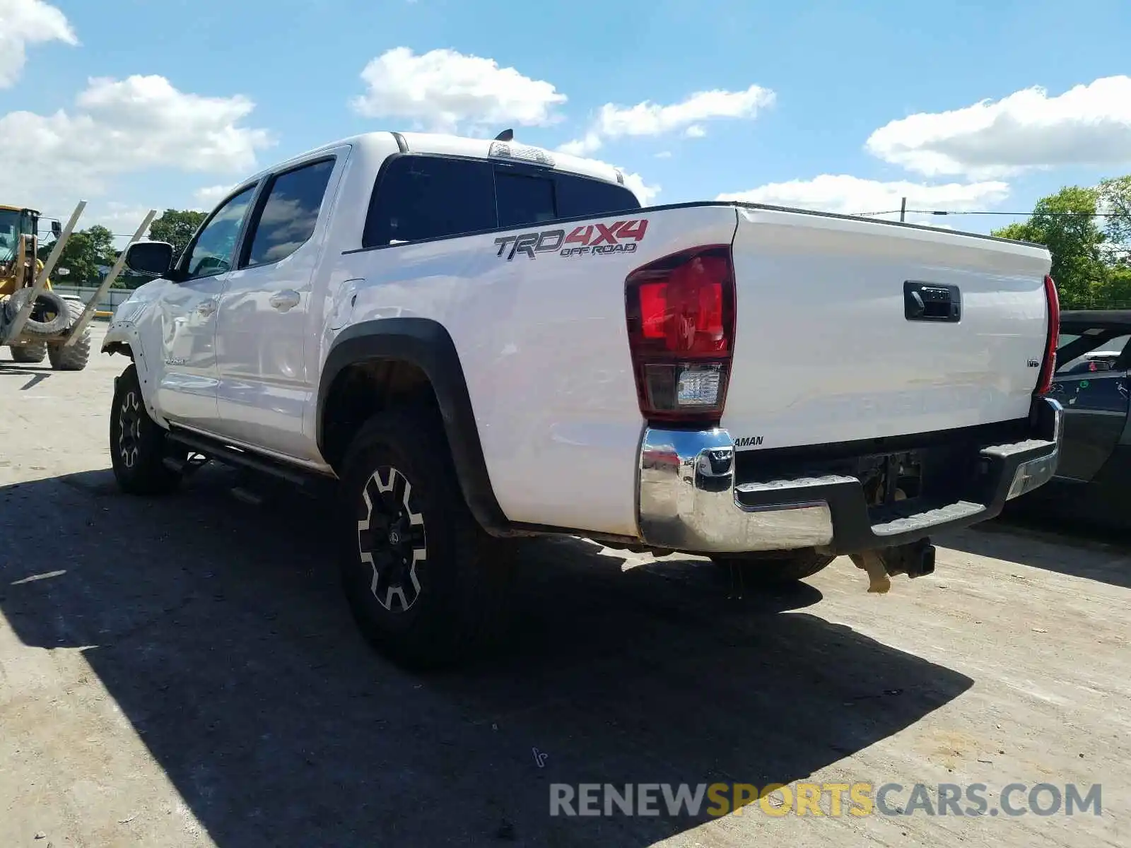 3 Photograph of a damaged car 5TFCZ5AN8KX210625 TOYOTA TACOMA 2019