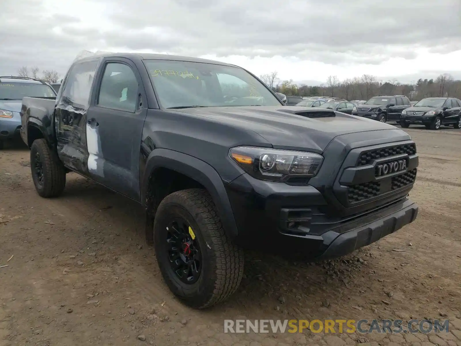 1 Фотография поврежденного автомобиля 5TFCZ5AN8KX212004 TOYOTA TACOMA 2019