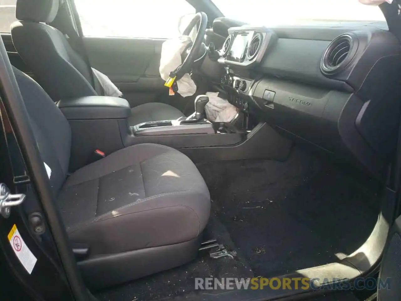 5 Photograph of a damaged car 5TFCZ5AN9KX169714 TOYOTA TACOMA 2019