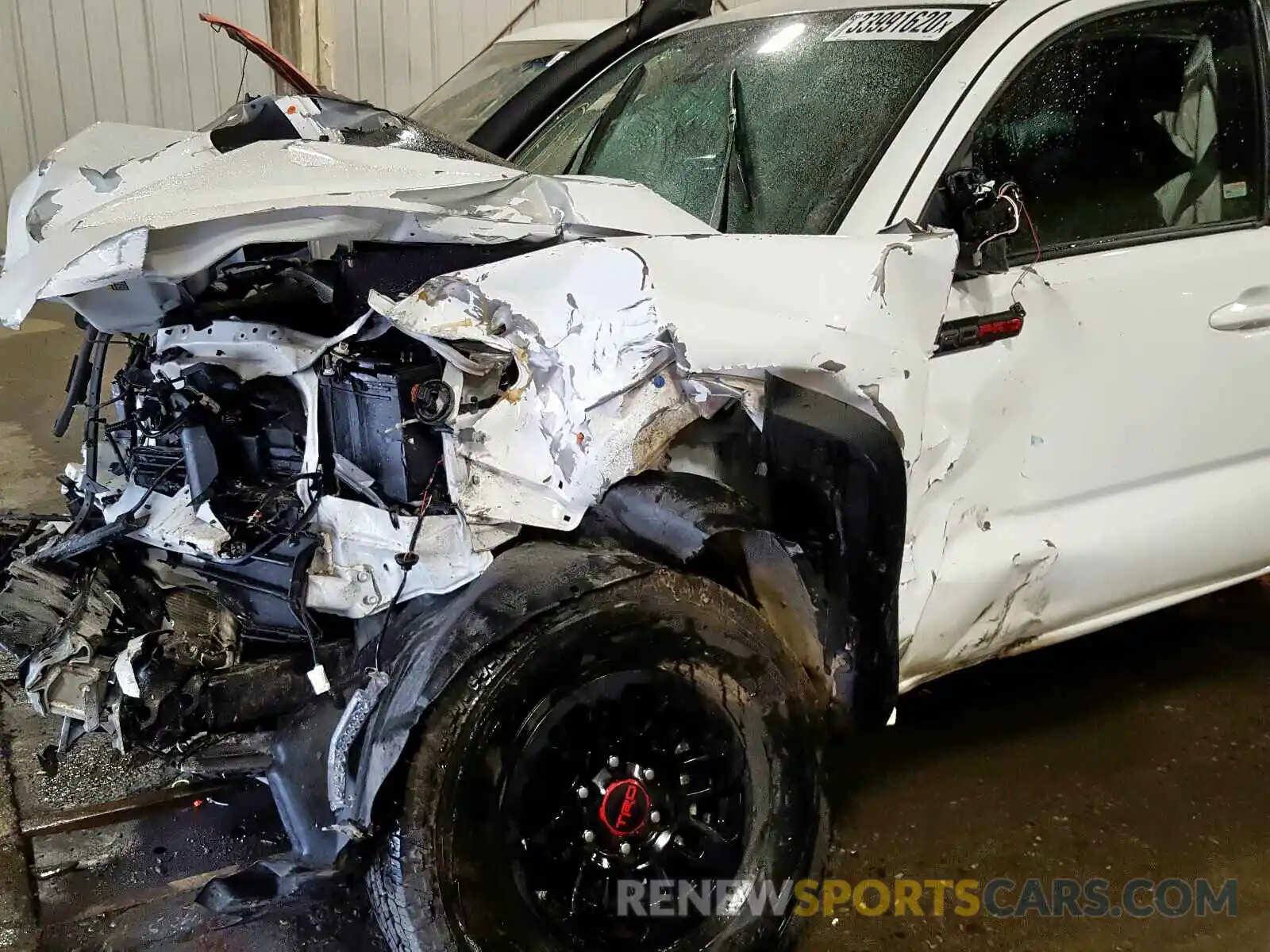 9 Photograph of a damaged car 5TFCZ5AN9KX174041 TOYOTA TACOMA 2019