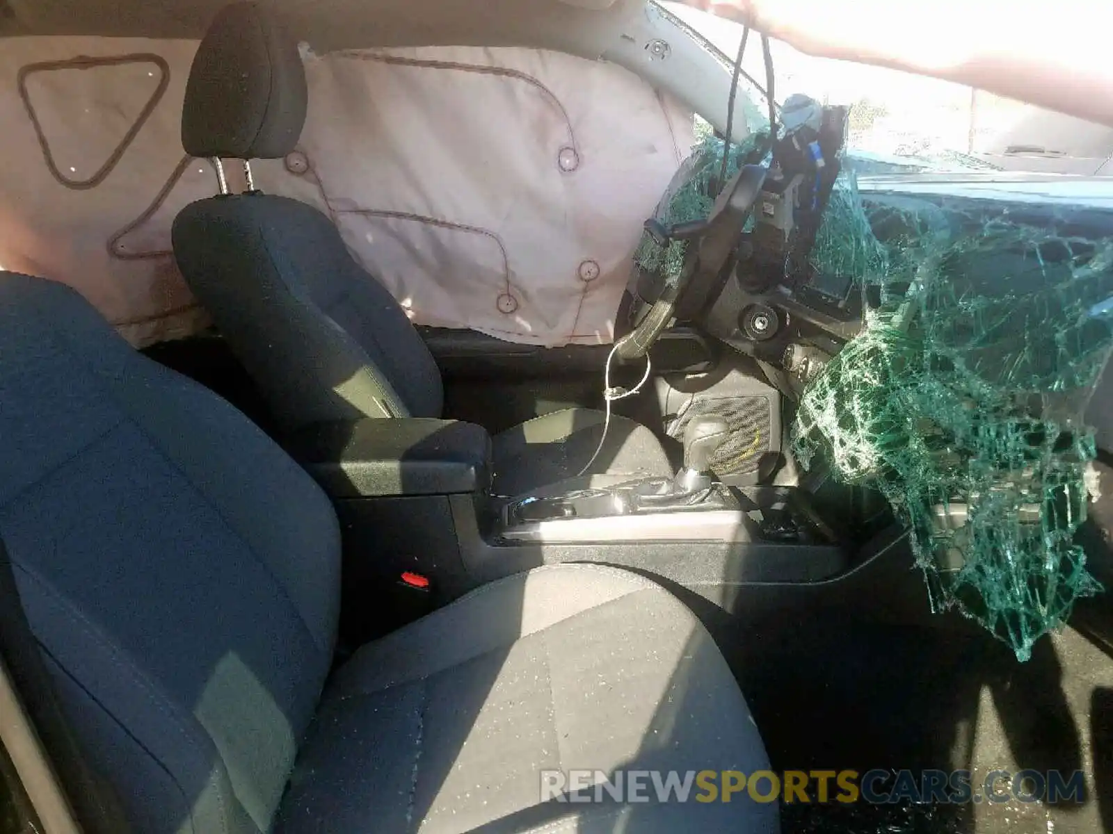 5 Photograph of a damaged car 5TFCZ5AN9KX174119 TOYOTA TACOMA 2019