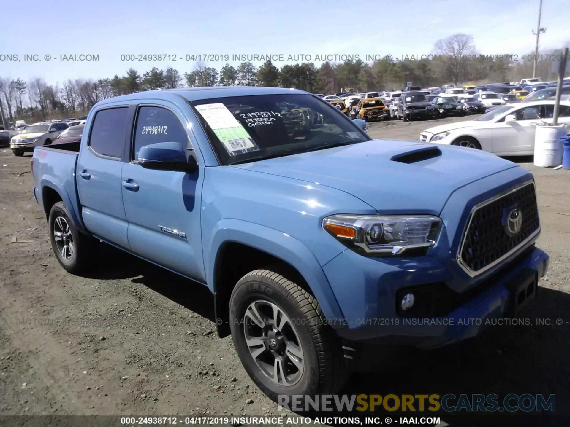 1 Фотография поврежденного автомобиля 5TFCZ5AN9KX175383 TOYOTA TACOMA 2019