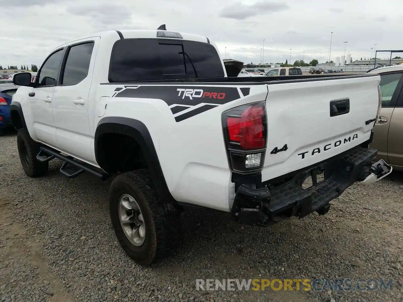 3 Фотография поврежденного автомобиля 5TFCZ5AN9KX179238 TOYOTA TACOMA 2019