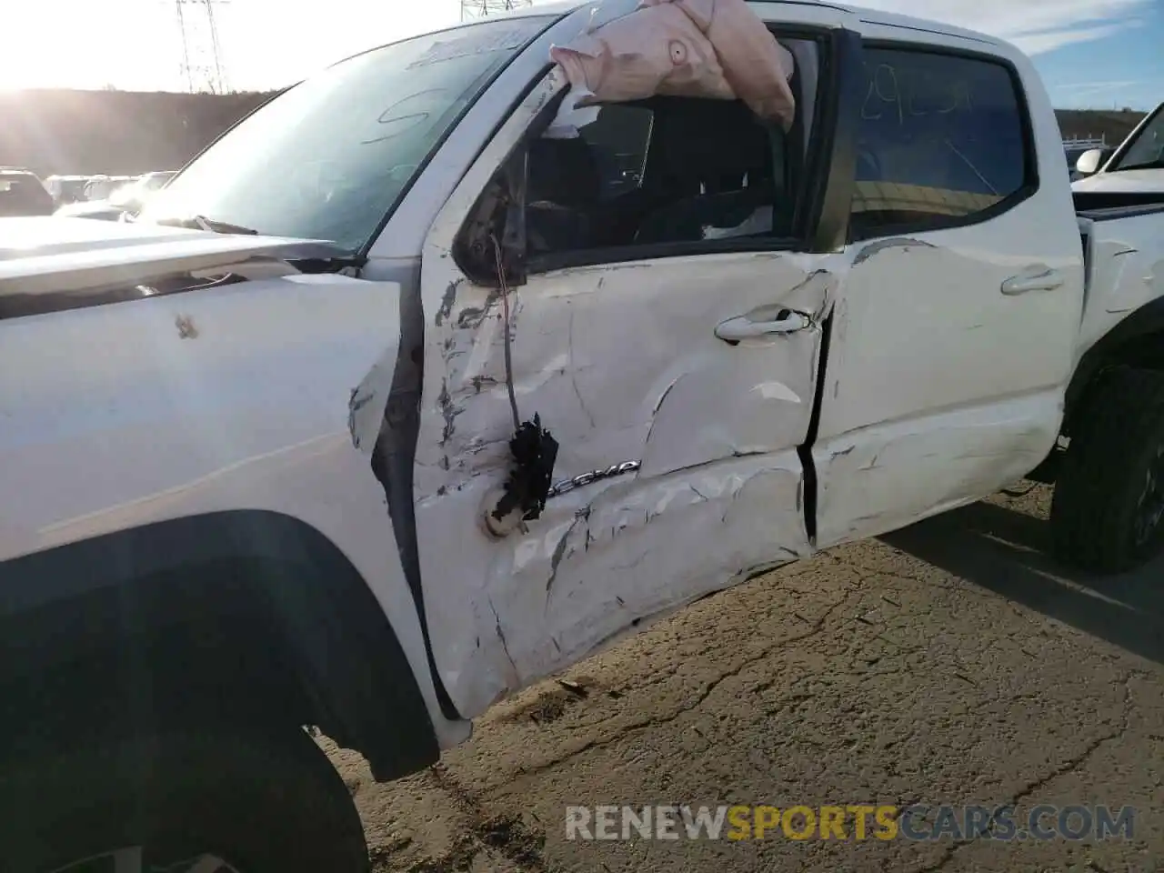 10 Photograph of a damaged car 5TFCZ5AN9KX184021 TOYOTA TACOMA 2019