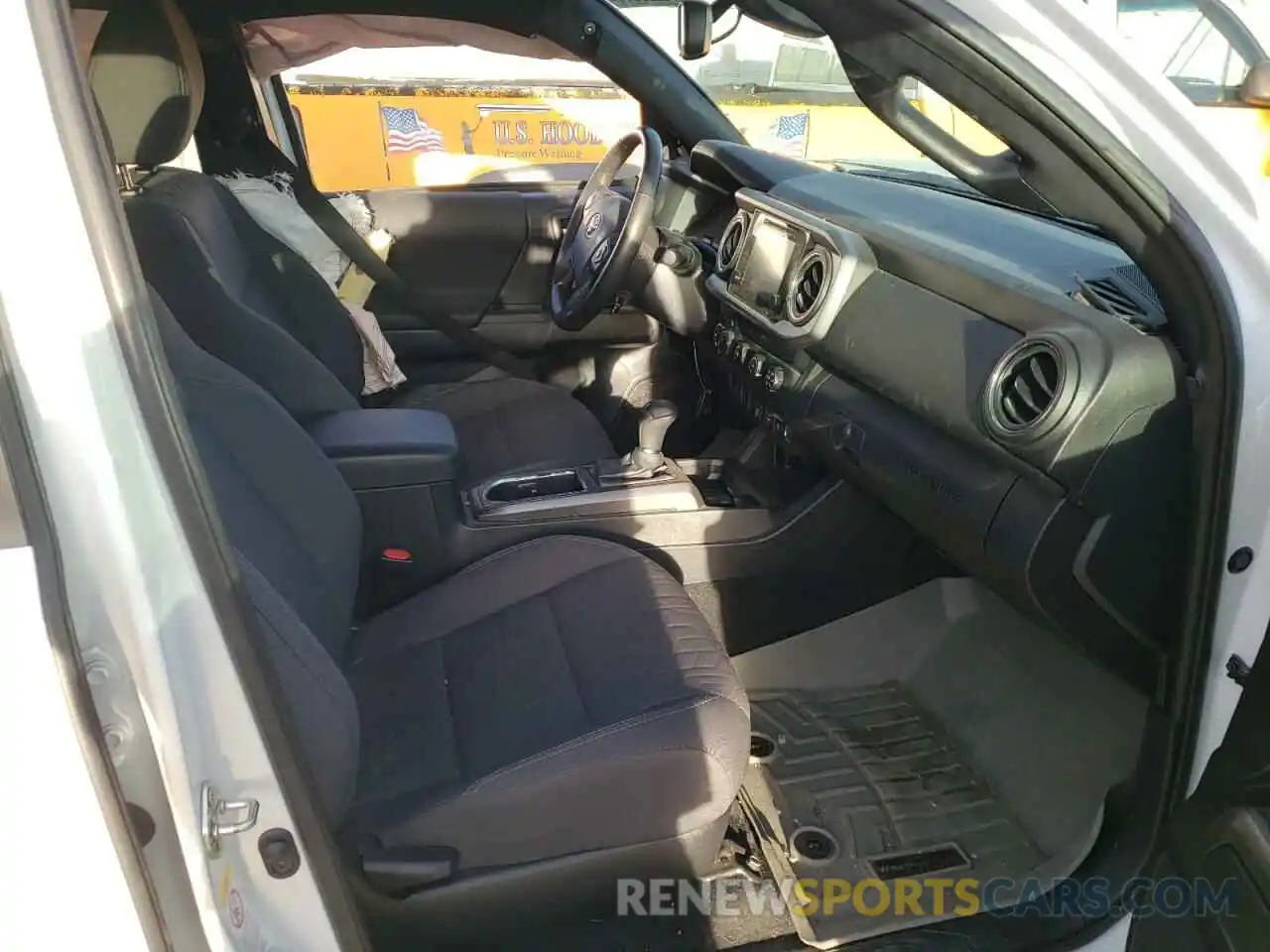 5 Photograph of a damaged car 5TFCZ5AN9KX184021 TOYOTA TACOMA 2019