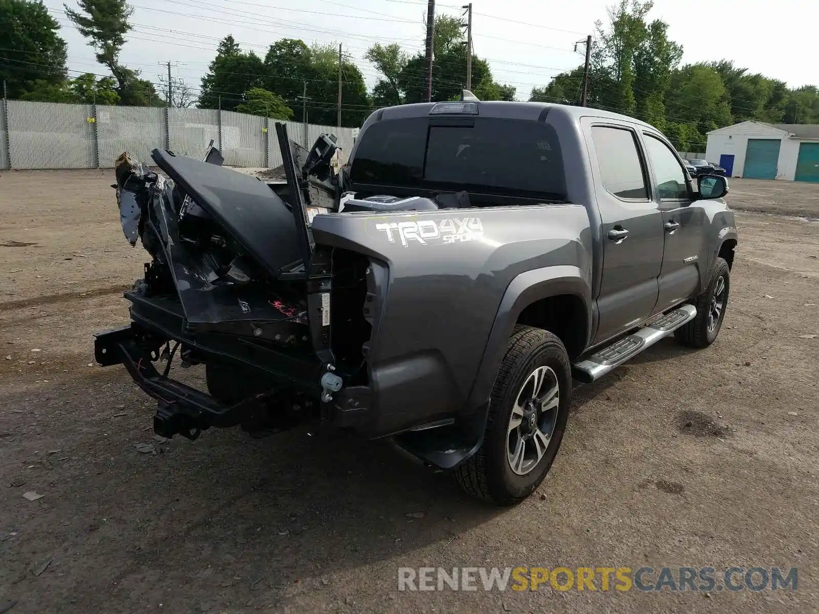 4 Фотография поврежденного автомобиля 5TFCZ5AN9KX185458 TOYOTA TACOMA 2019