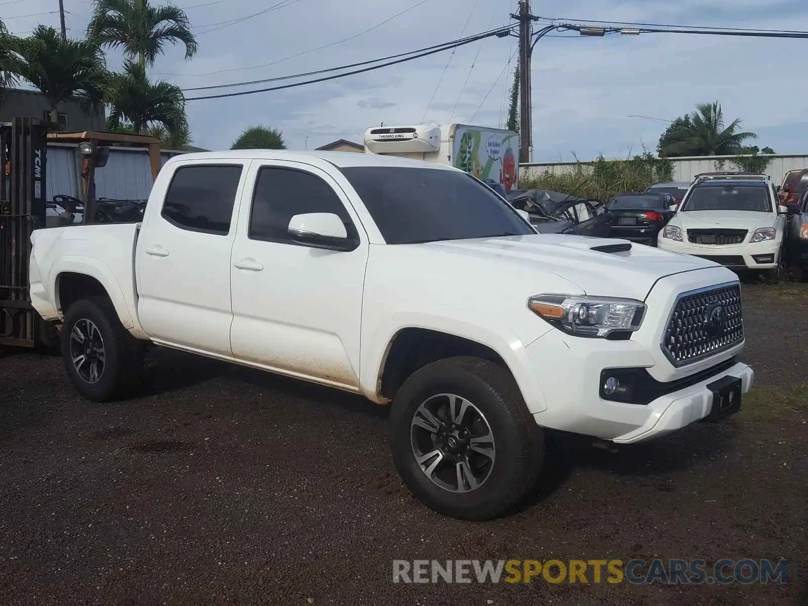 1 Photograph of a damaged car 5TFCZ5AN9KX186643 TOYOTA TACOMA 2019