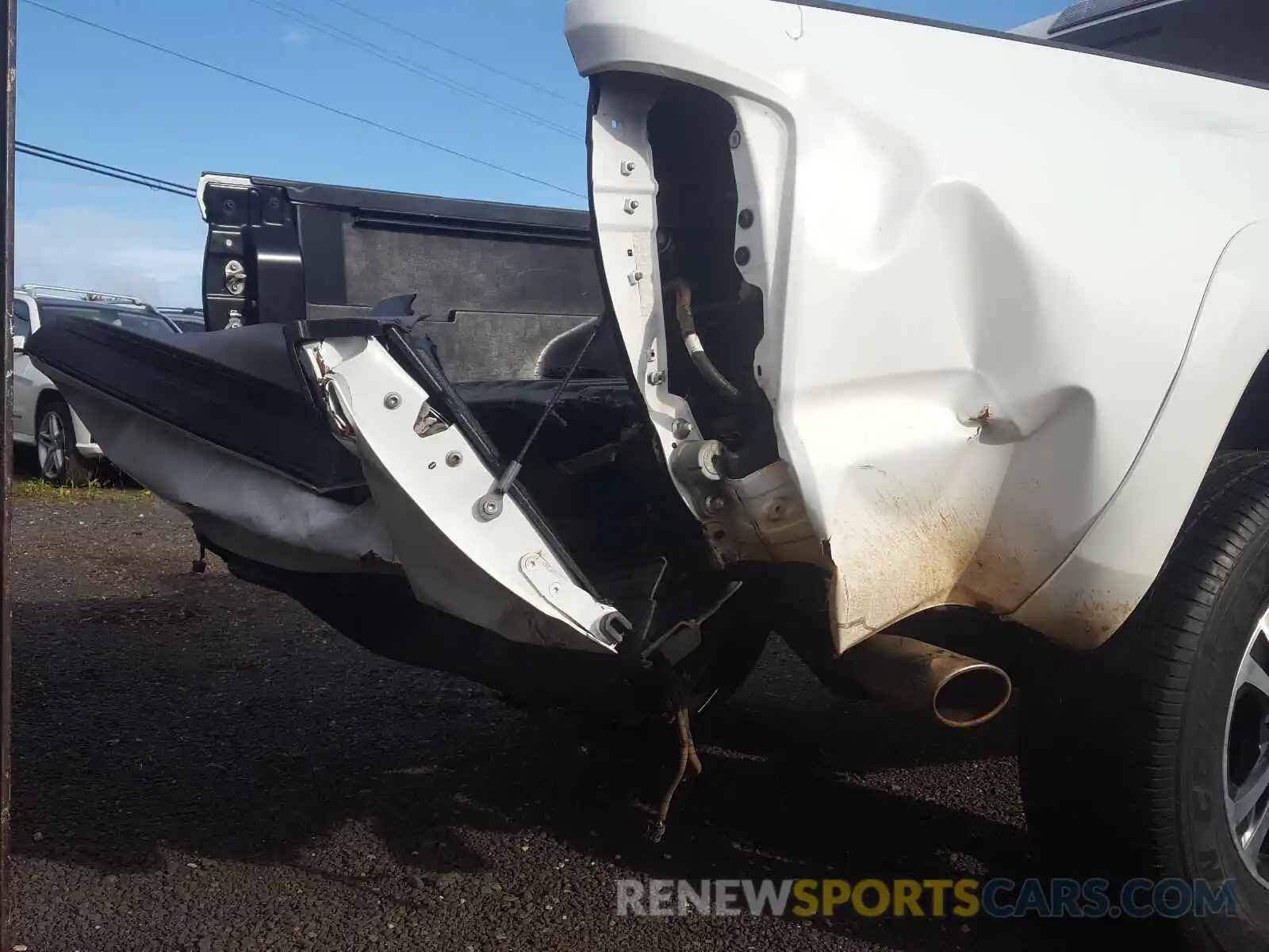 9 Photograph of a damaged car 5TFCZ5AN9KX186643 TOYOTA TACOMA 2019