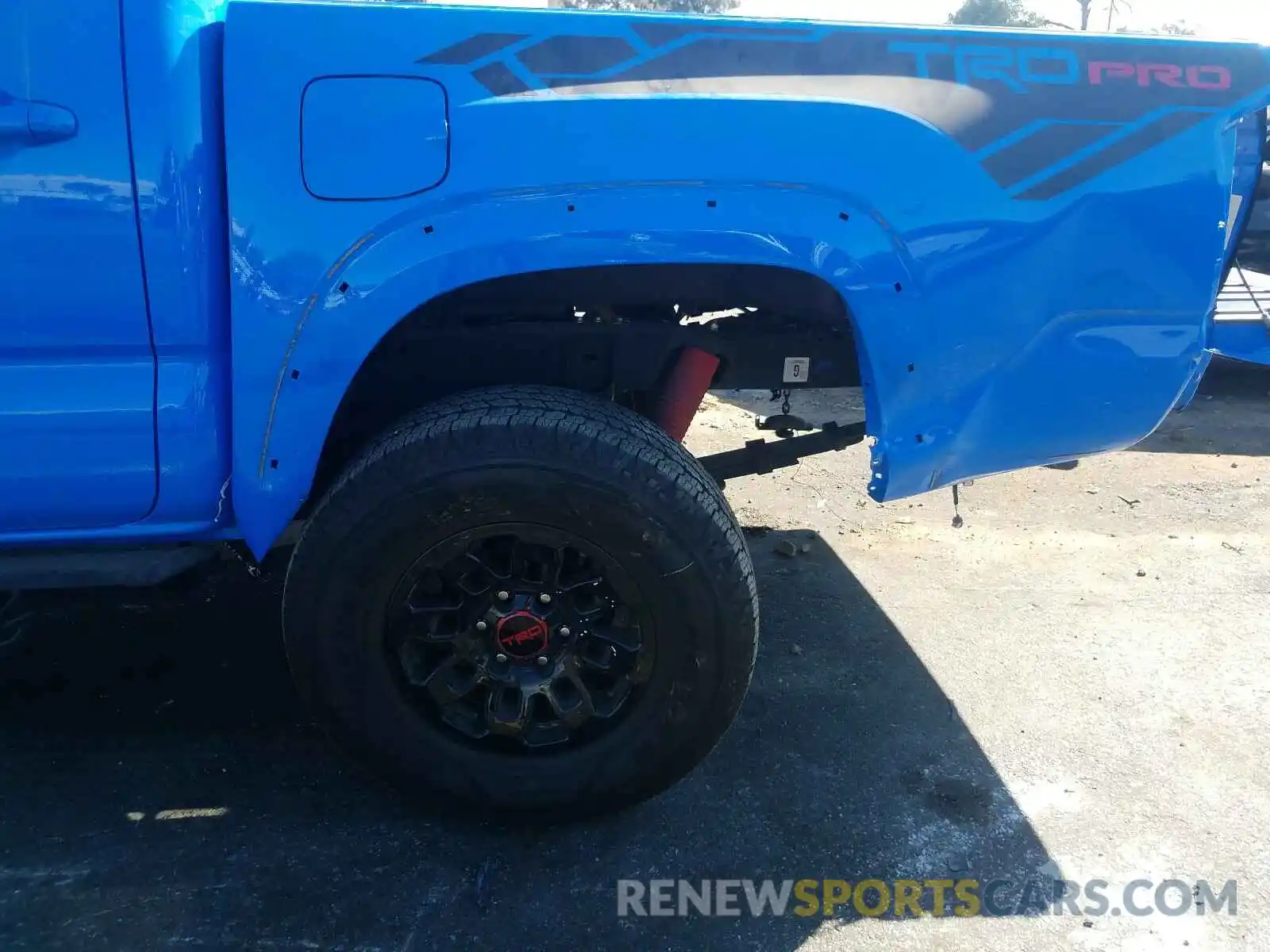 9 Photograph of a damaged car 5TFCZ5AN9KX188134 TOYOTA TACOMA 2019