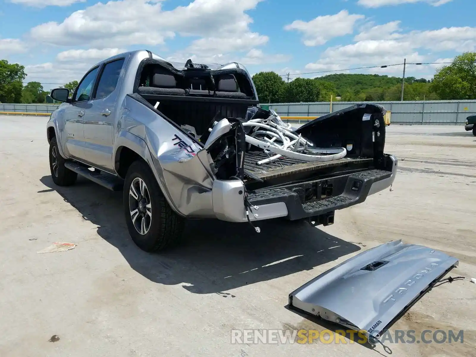 3 Photograph of a damaged car 5TFCZ5AN9KX197447 TOYOTA TACOMA 2019