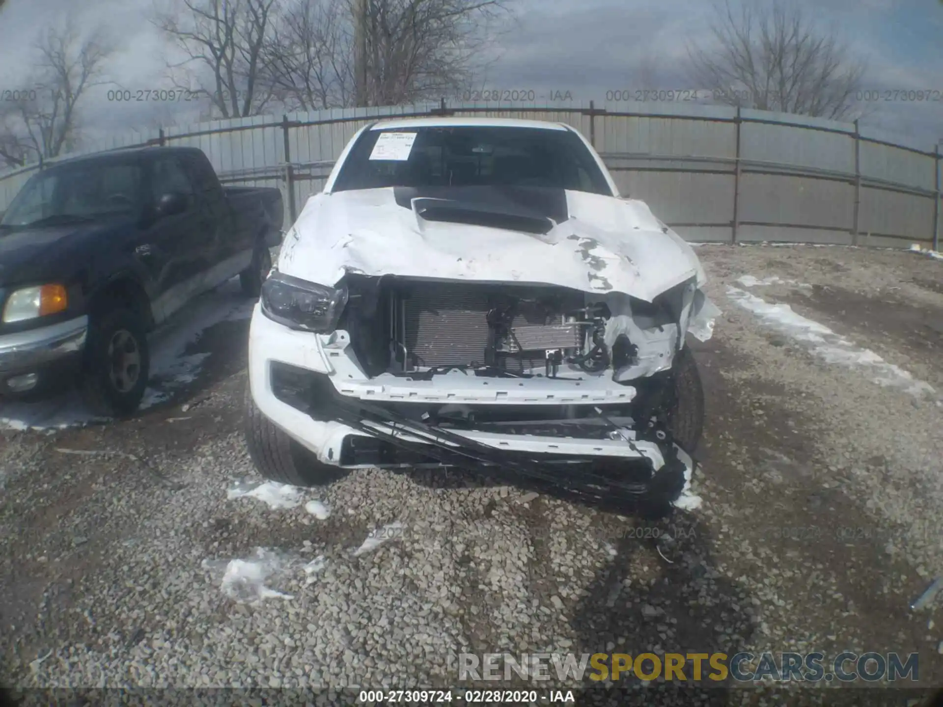 6 Photograph of a damaged car 5TFCZ5AN9KX199635 TOYOTA TACOMA 2019