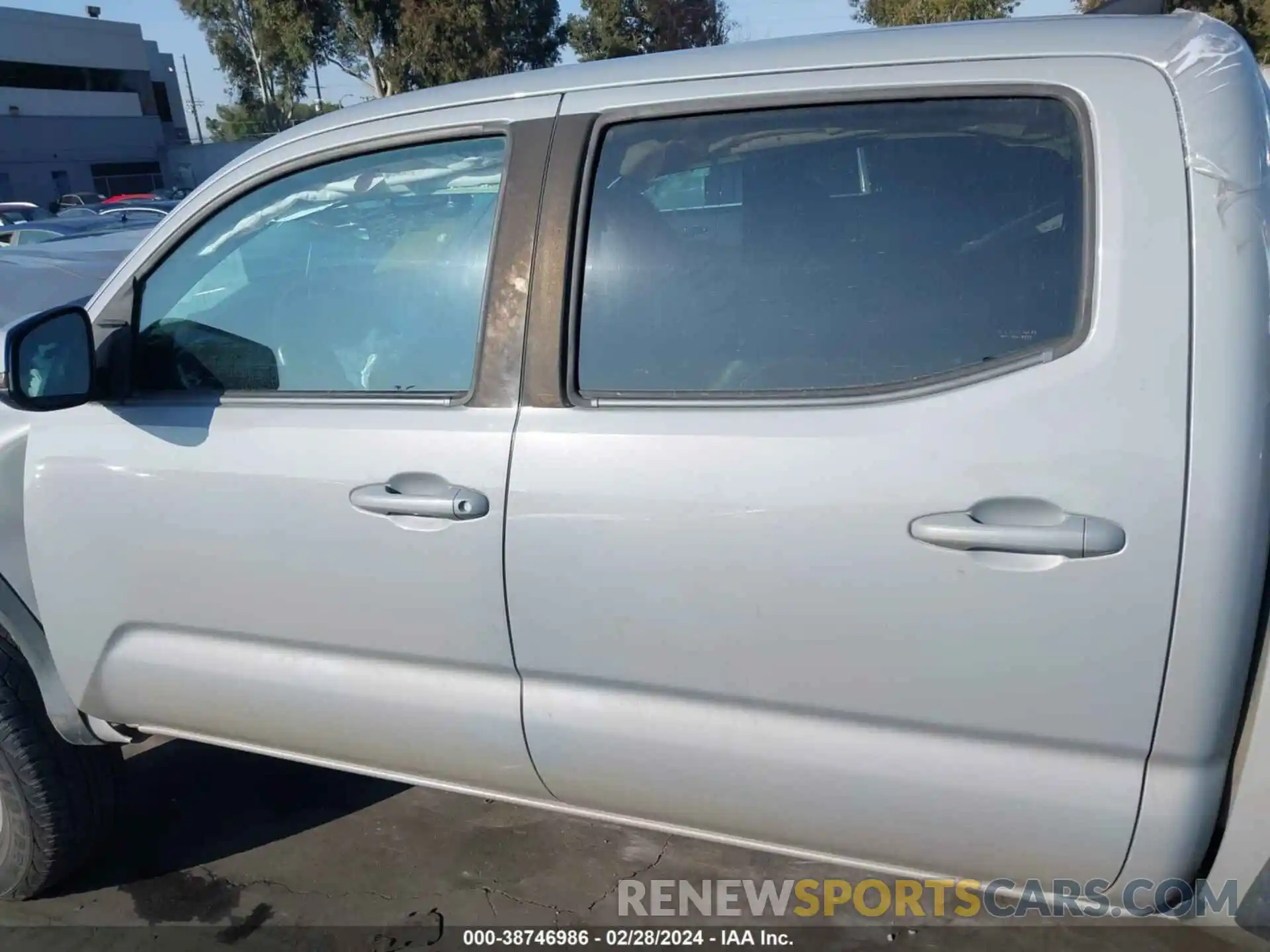 15 Photograph of a damaged car 5TFCZ5AN9KX200606 TOYOTA TACOMA 2019