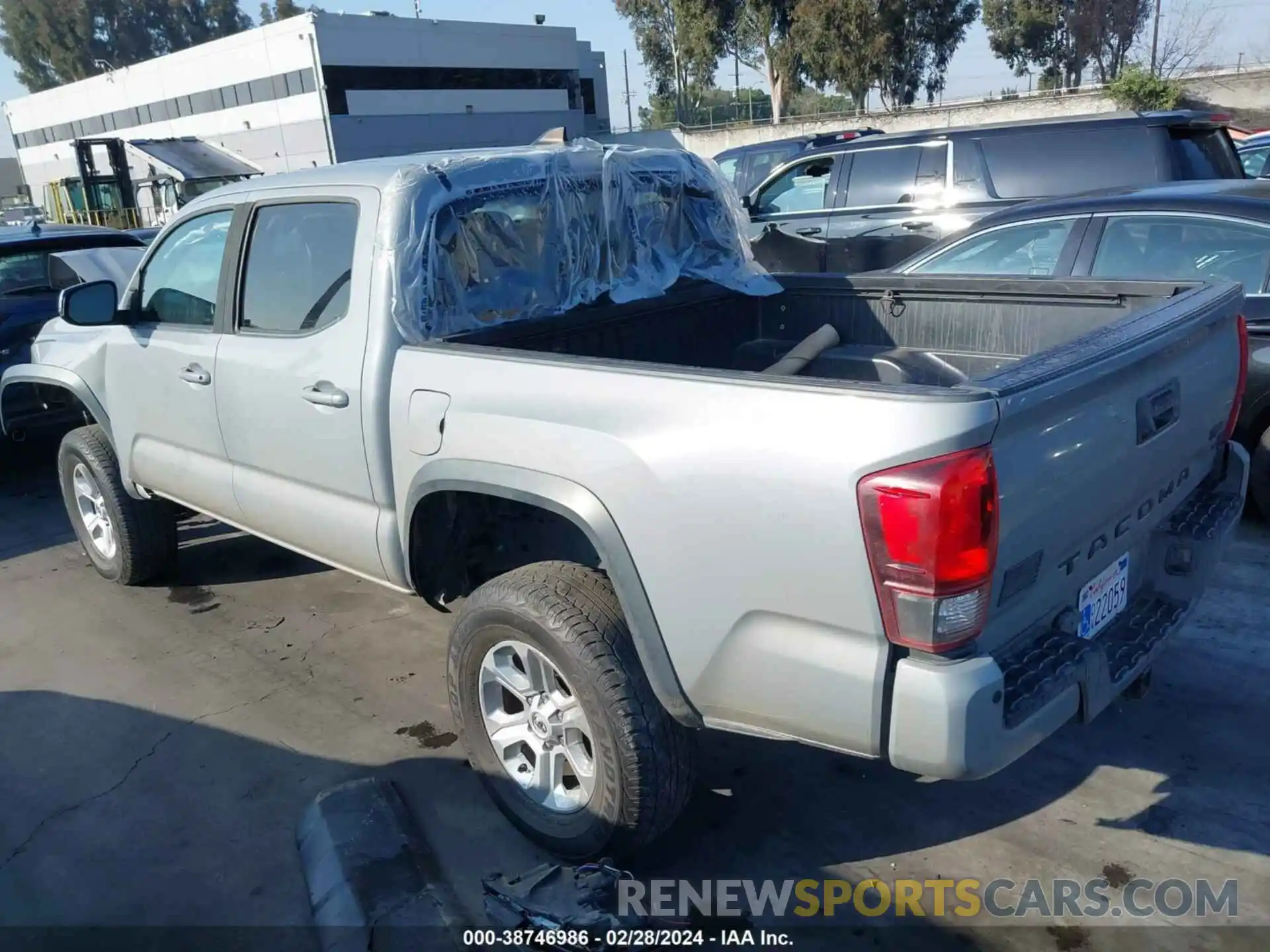 3 Photograph of a damaged car 5TFCZ5AN9KX200606 TOYOTA TACOMA 2019