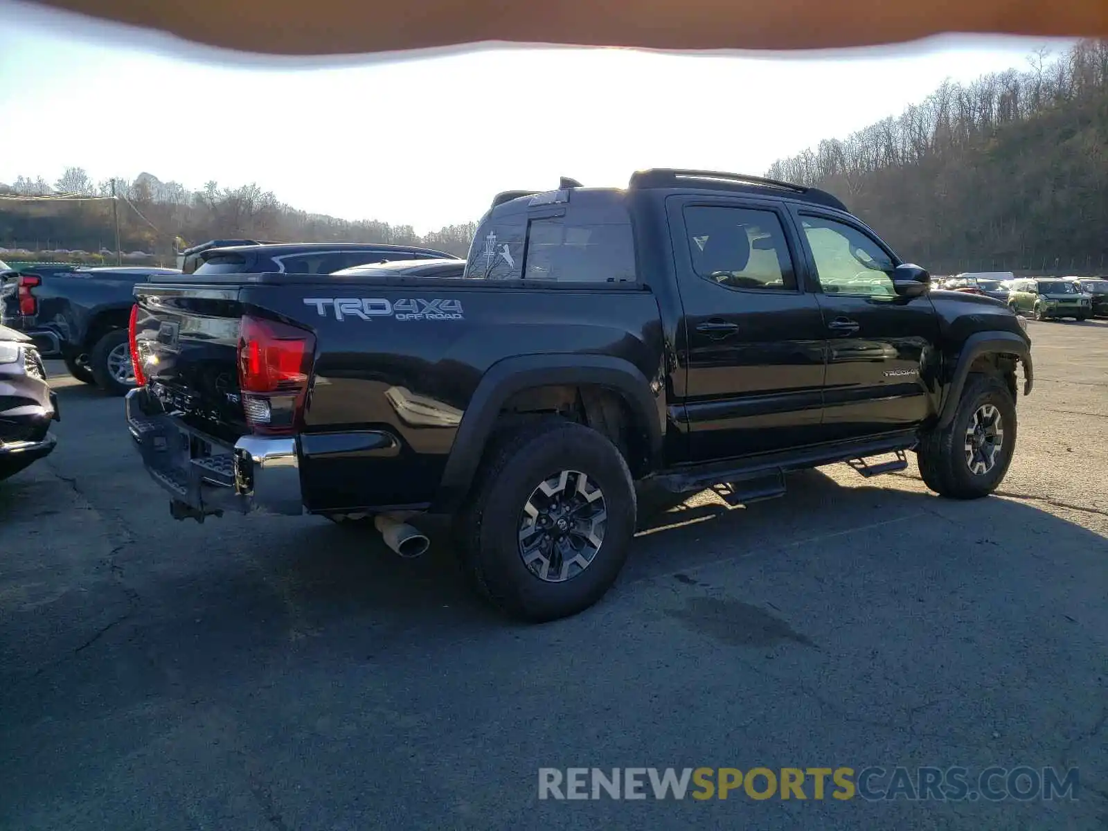 4 Фотография поврежденного автомобиля 5TFCZ5AN9KX204140 TOYOTA TACOMA 2019