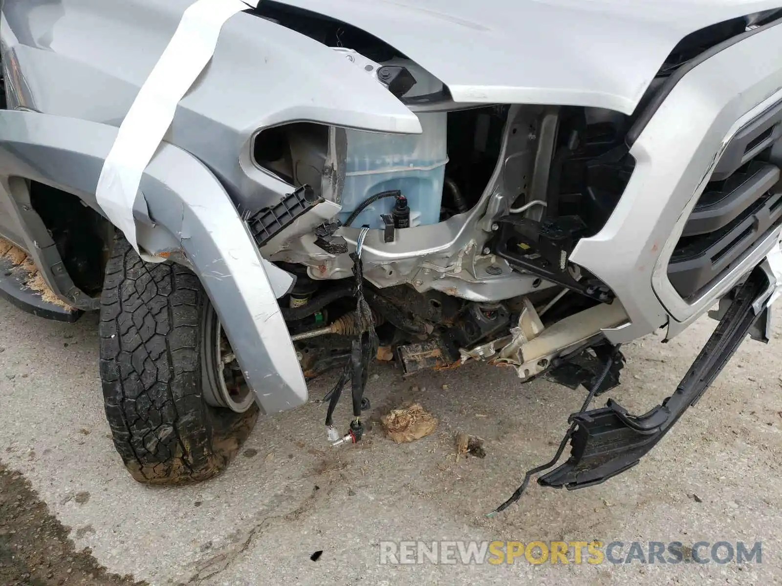 9 Фотография поврежденного автомобиля 5TFCZ5AN9KX206096 TOYOTA TACOMA 2019