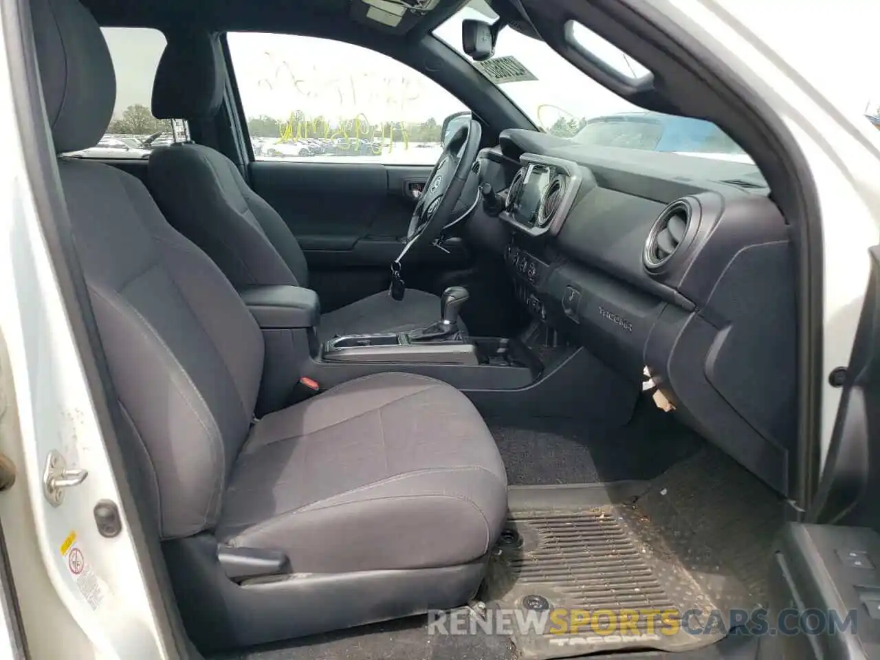 5 Photograph of a damaged car 5TFCZ5AN9KX210973 TOYOTA TACOMA 2019