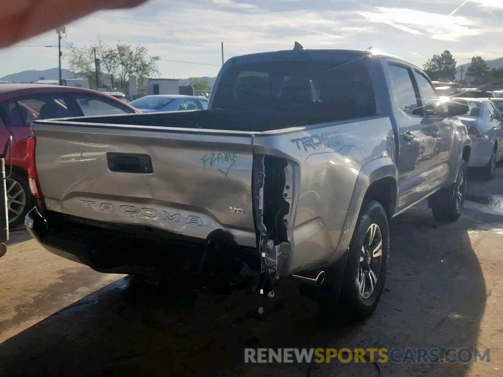 4 Фотография поврежденного автомобиля 5TFCZ5ANXKX167213 TOYOTA TACOMA 2019