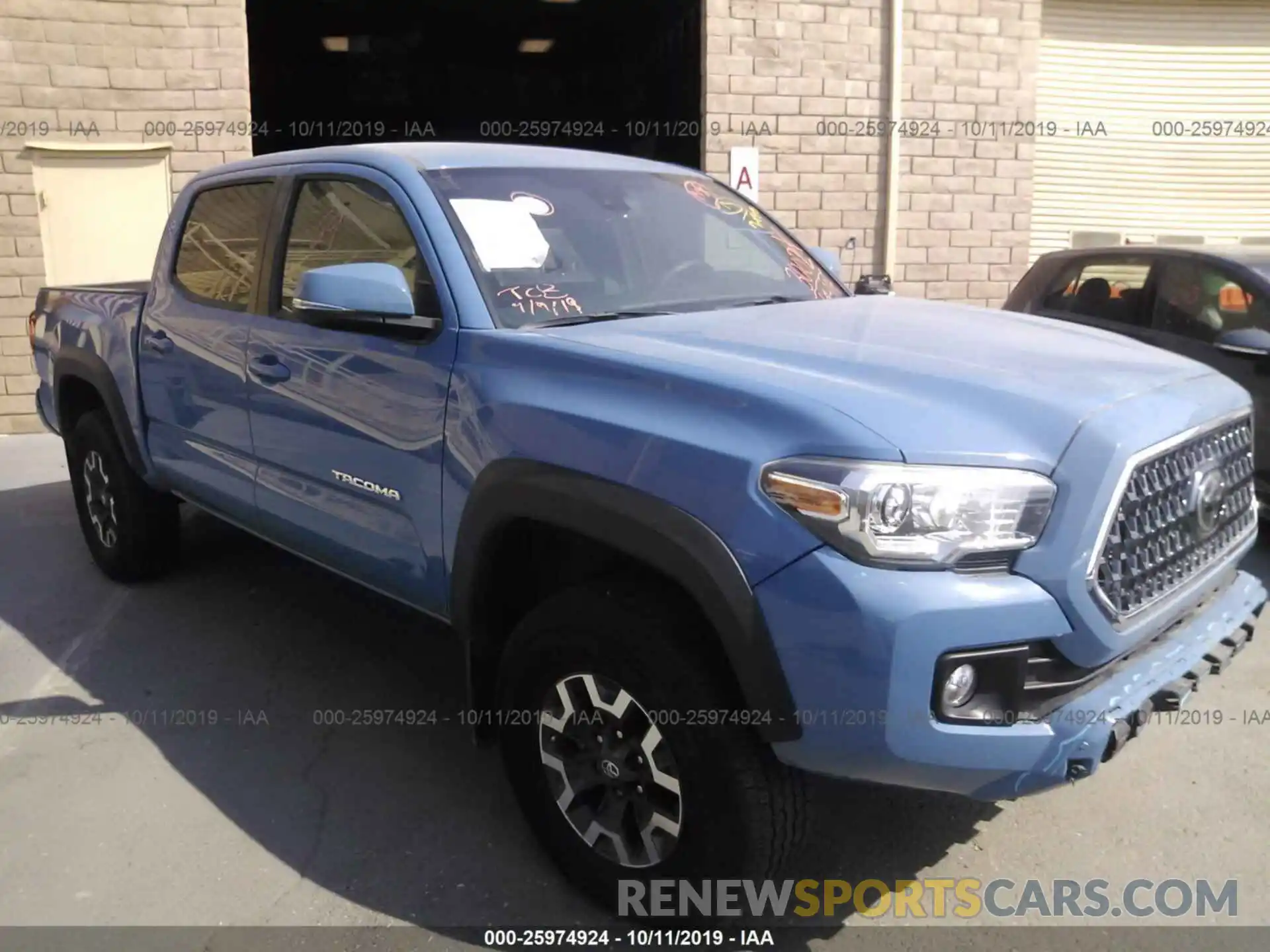 1 Photograph of a damaged car 5TFCZ5ANXKX175926 TOYOTA TACOMA 2019