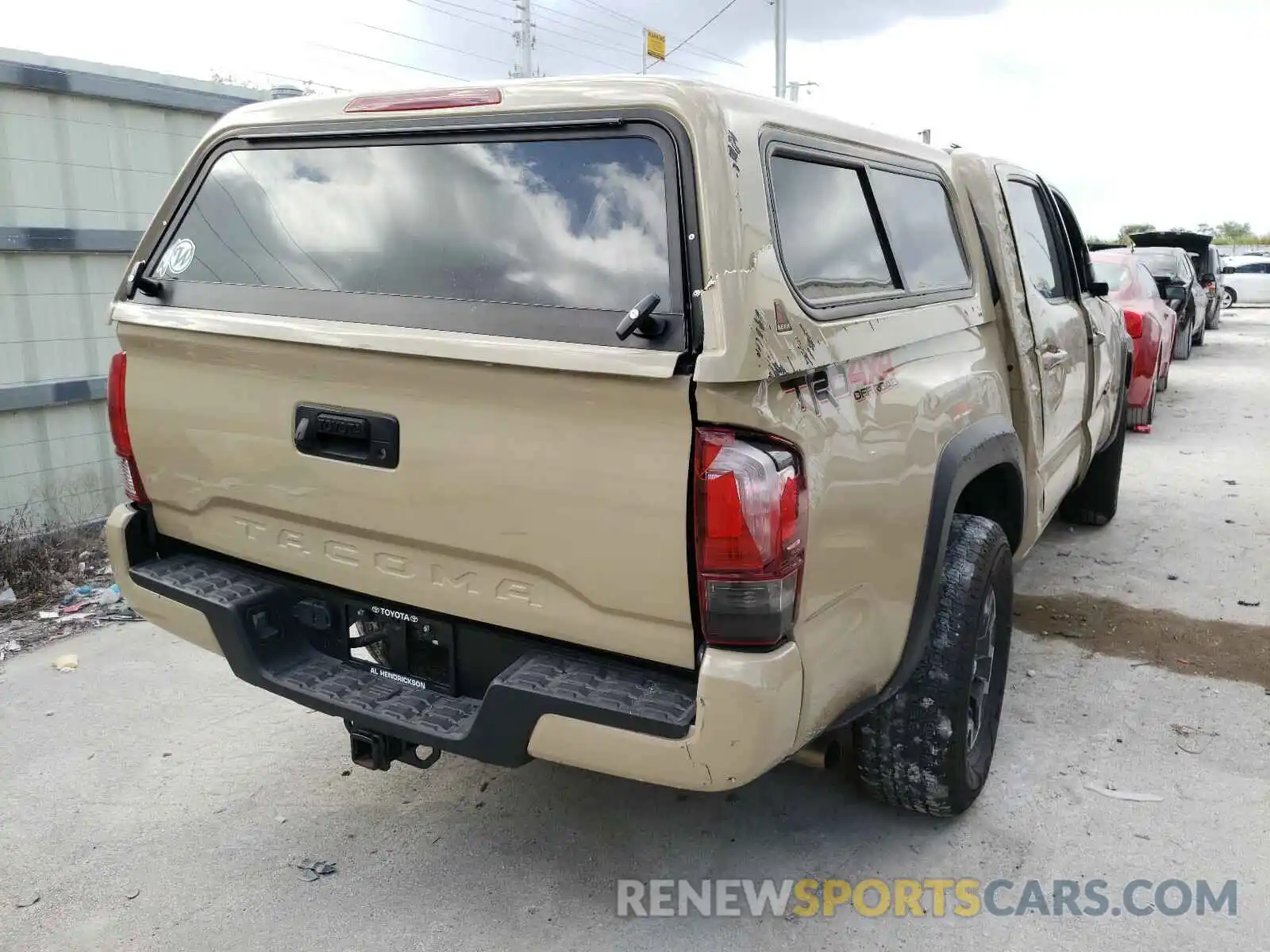 4 Фотография поврежденного автомобиля 5TFCZ5ANXKX180981 TOYOTA TACOMA 2019